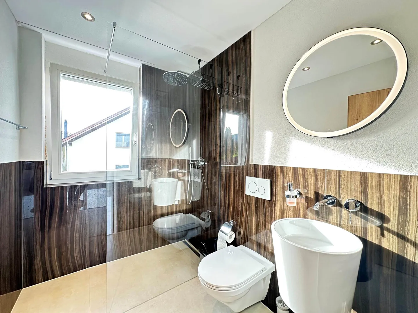 Affascinante casa in affitto di 4,5 stanze con grande terrazza a Wallenwil - Foto 8 di 13