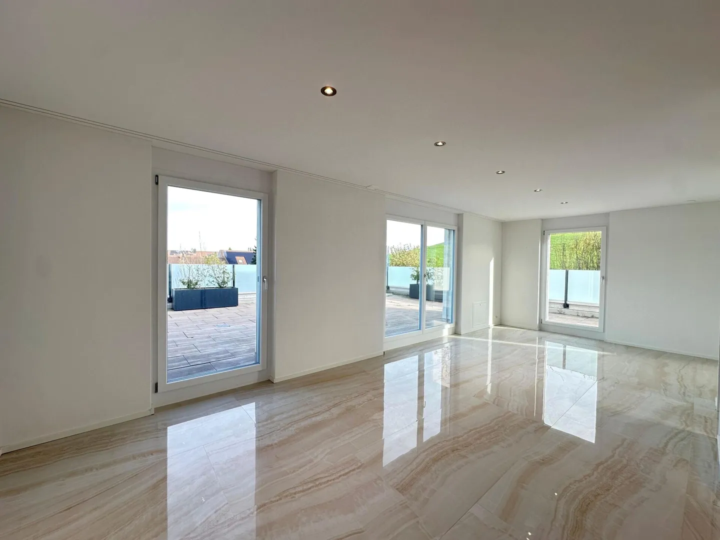 Affascinante casa in affitto di 4,5 stanze con grande terrazza a Wallenwil - Foto 9 di 13