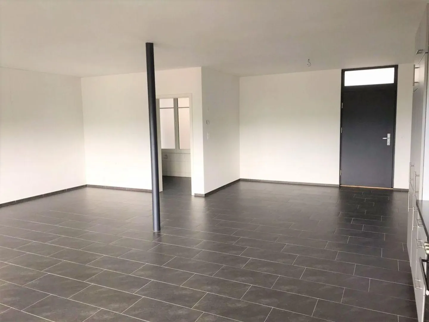 Appartamento luminoso e spazioso di 1,5 stanze con balcone - Foto 4 di 8