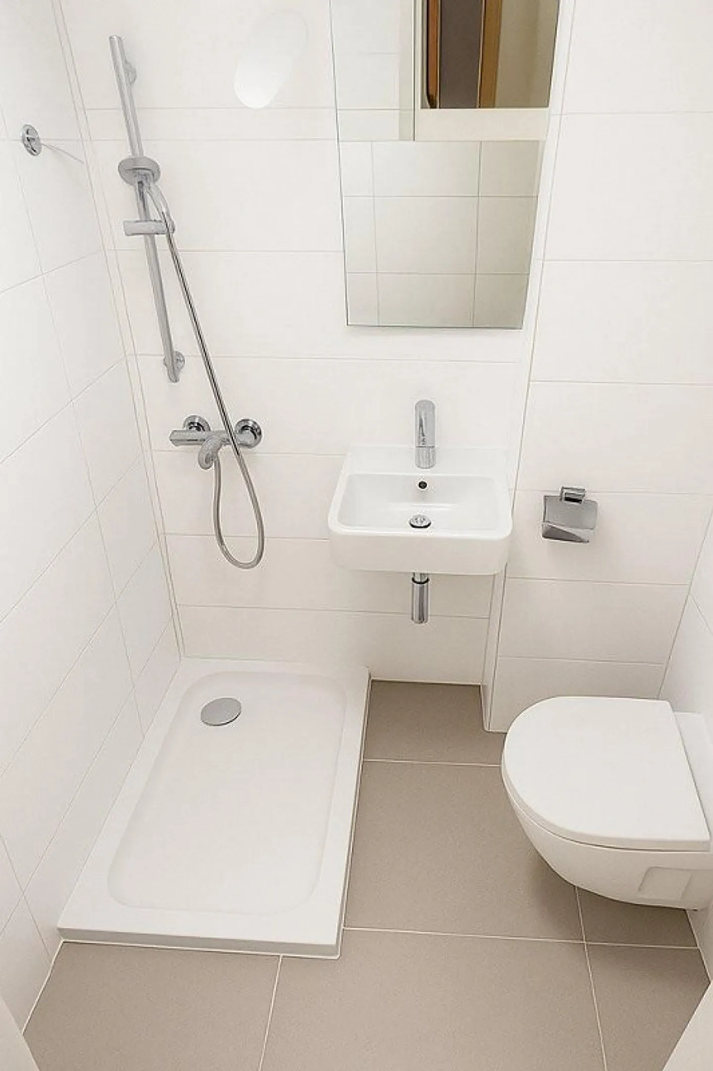 Renovated apartment in a quiet location near Rosenfeldpark - Photo 10 of 11