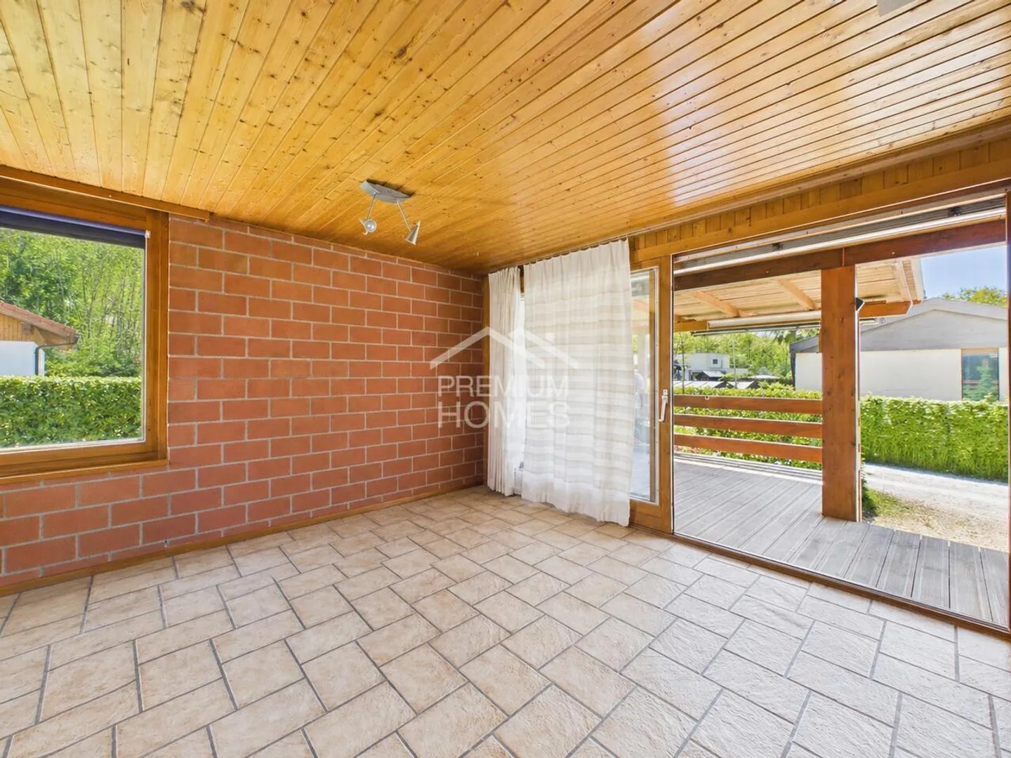 Your Retreat in the Green - Photo 2 of 9