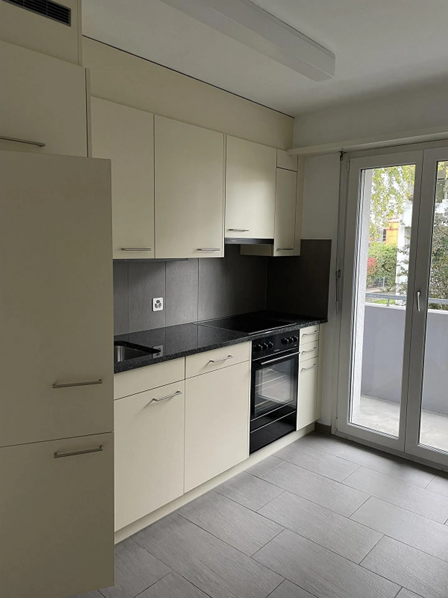Beautiful 3-room apartment with two balconies - Photo 5 of 9