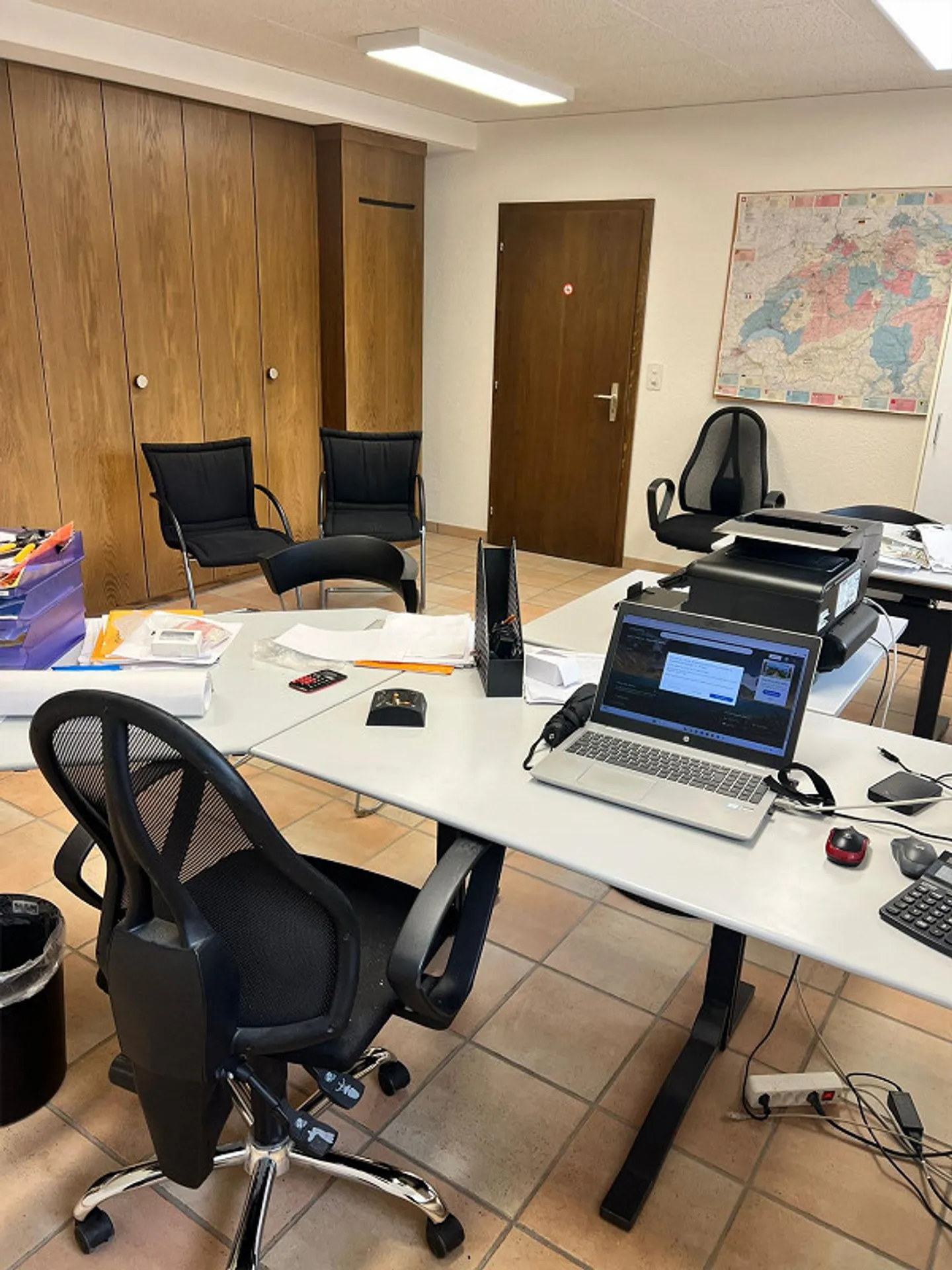 Uffici con Archivio / Spazio di Stoccaggio / Produzione - Foto 1 di 16