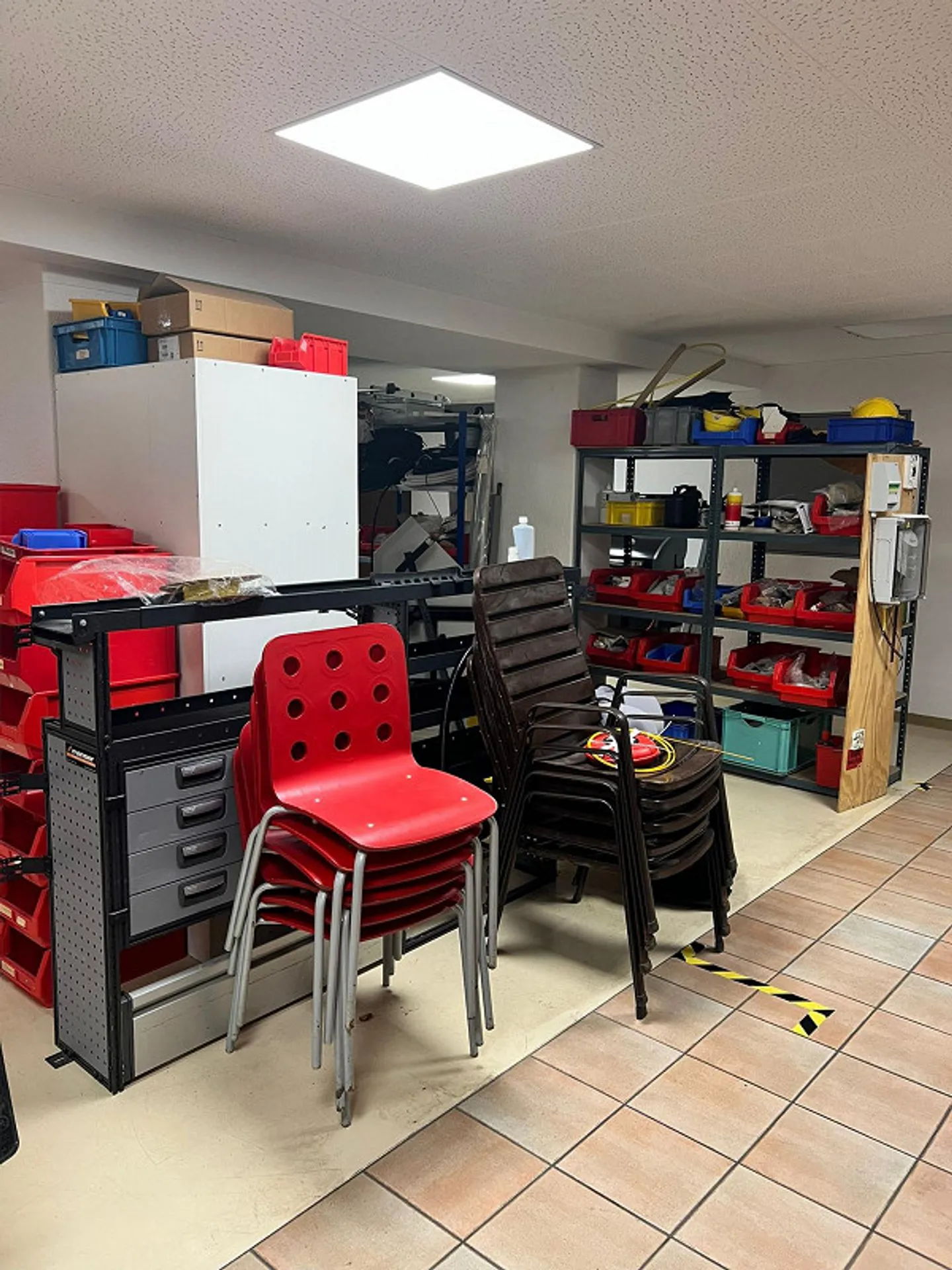 Uffici con Archivio / Spazio di Stoccaggio / Produzione - Foto 7 di 16