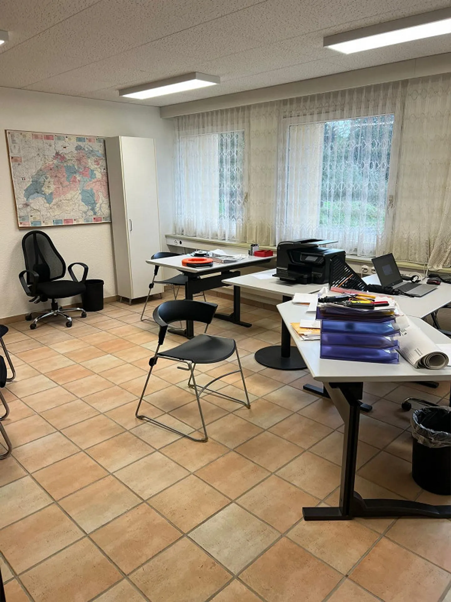 Uffici con Archivio / Spazio di Stoccaggio / Produzione - Foto 2 di 16