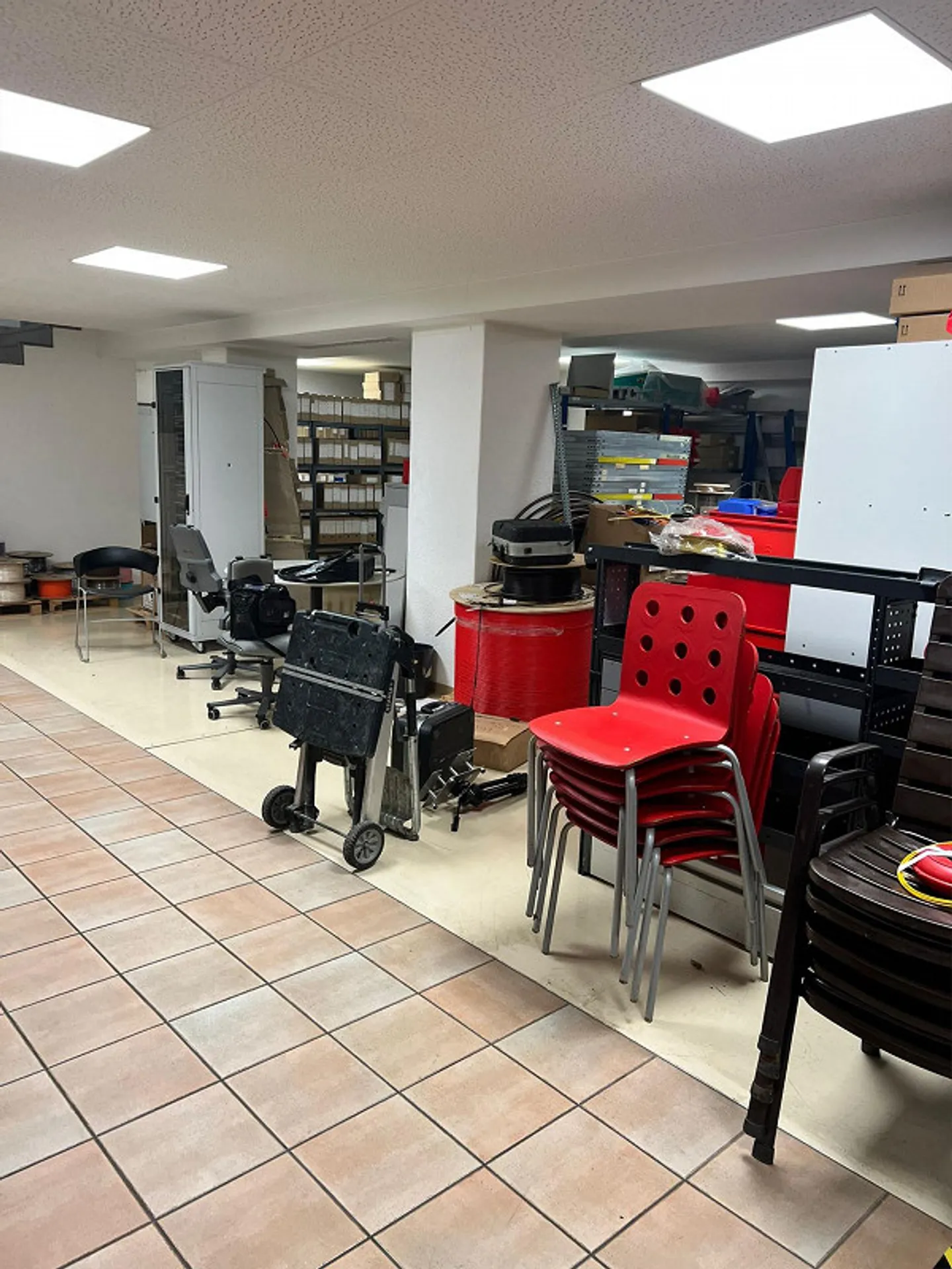 Uffici con Archivio / Spazio di Stoccaggio / Produzione - Foto 8 di 16
