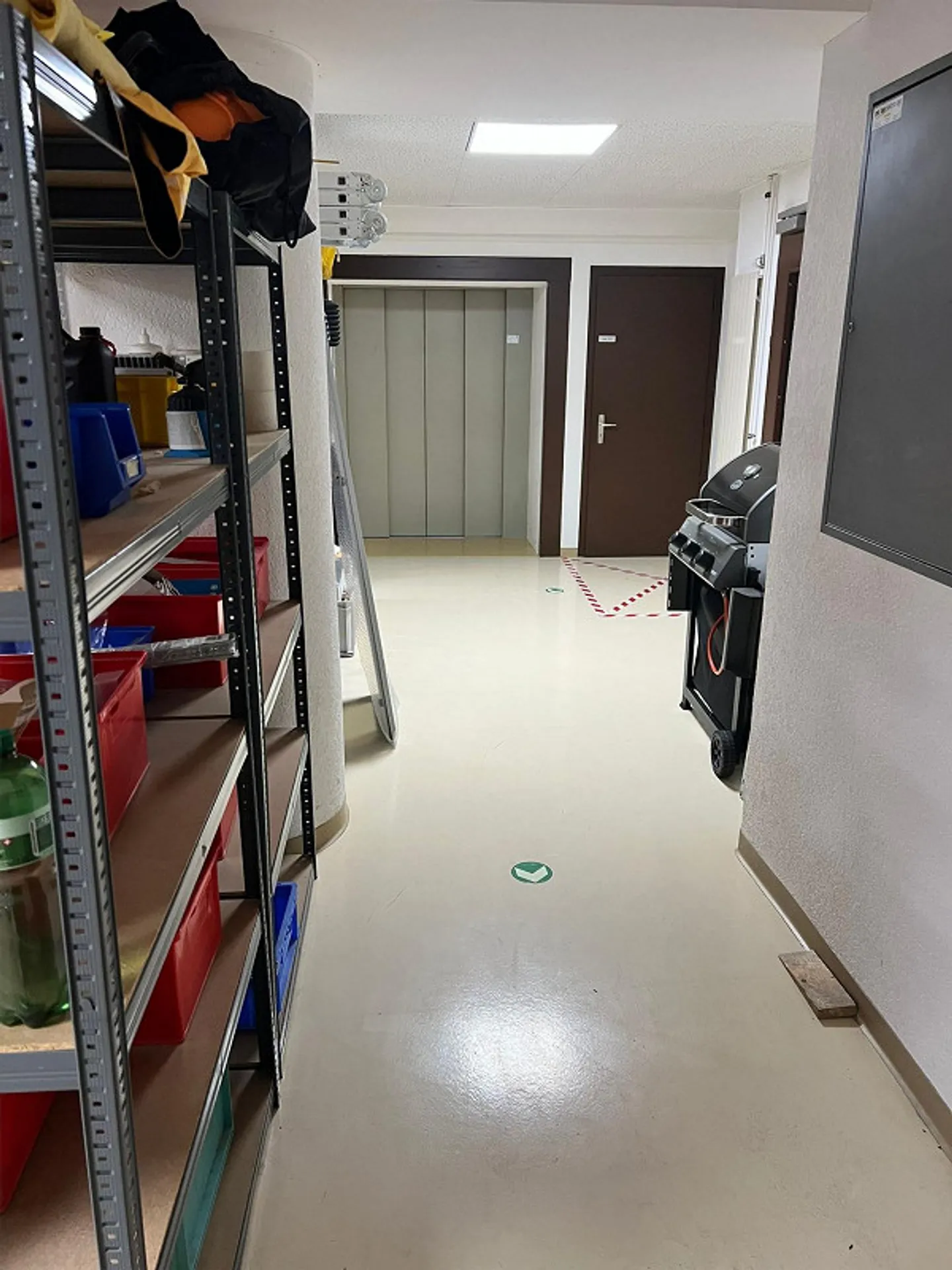 Uffici con Archivio / Spazio di Stoccaggio / Produzione - Foto 9 di 16