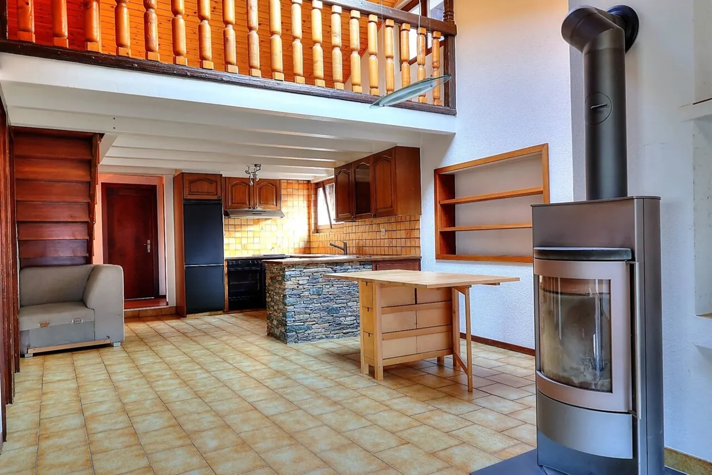 In the heart of the old village, spacious 5.5-room apartment on the top floor - Photo 1 of 10