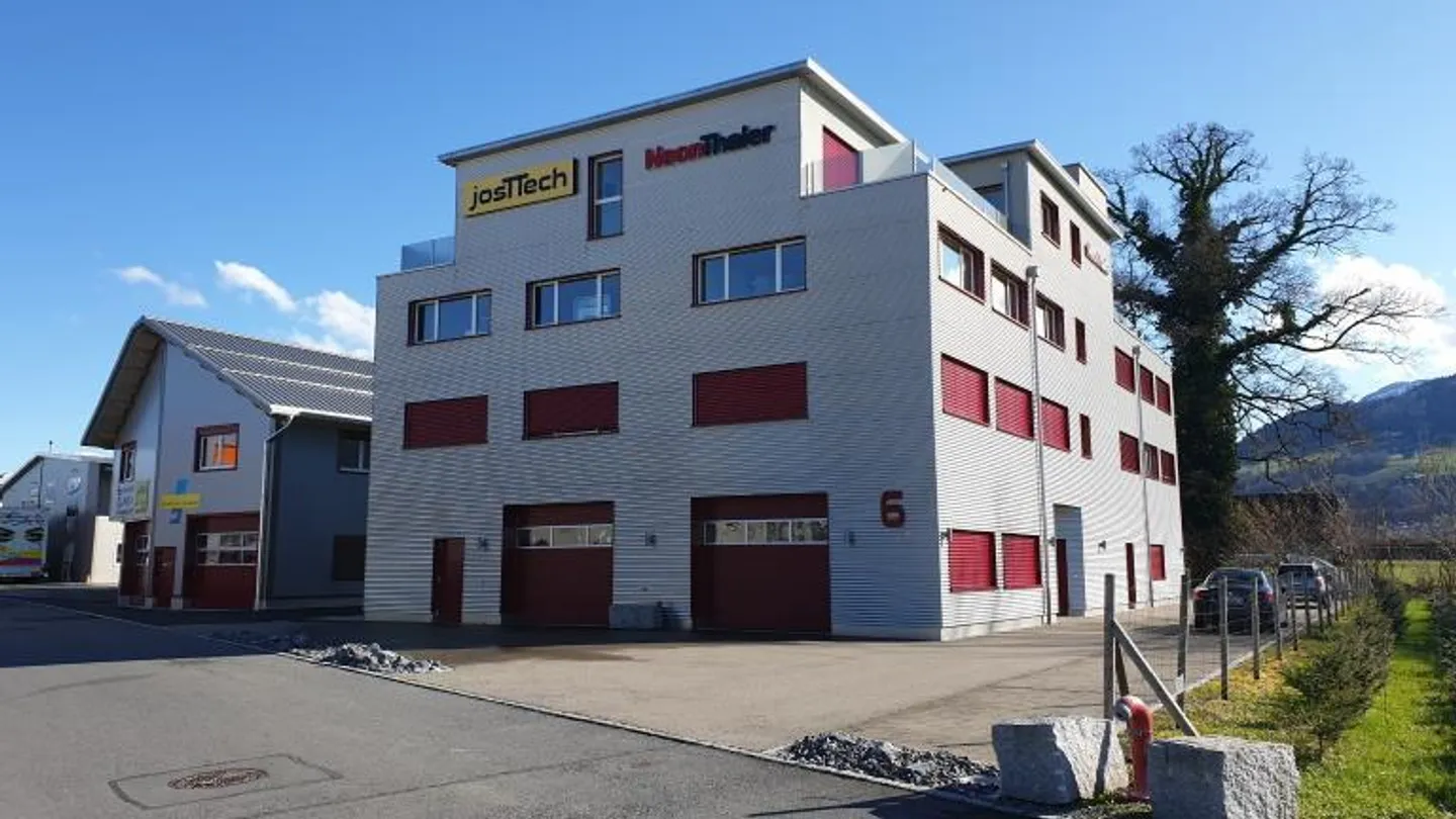 Spazio commerciale/Officina/Ufficio Piano Terra - Foto 1 di 11