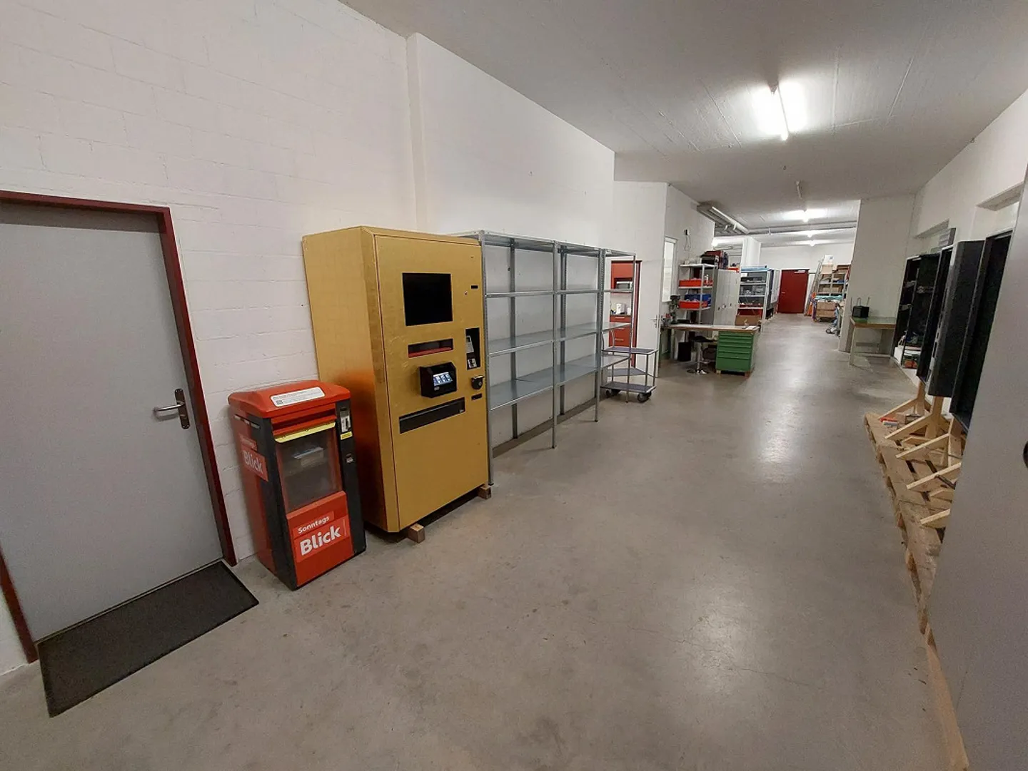 Spazio commerciale/Officina/Ufficio Piano Terra - Foto 4 di 11