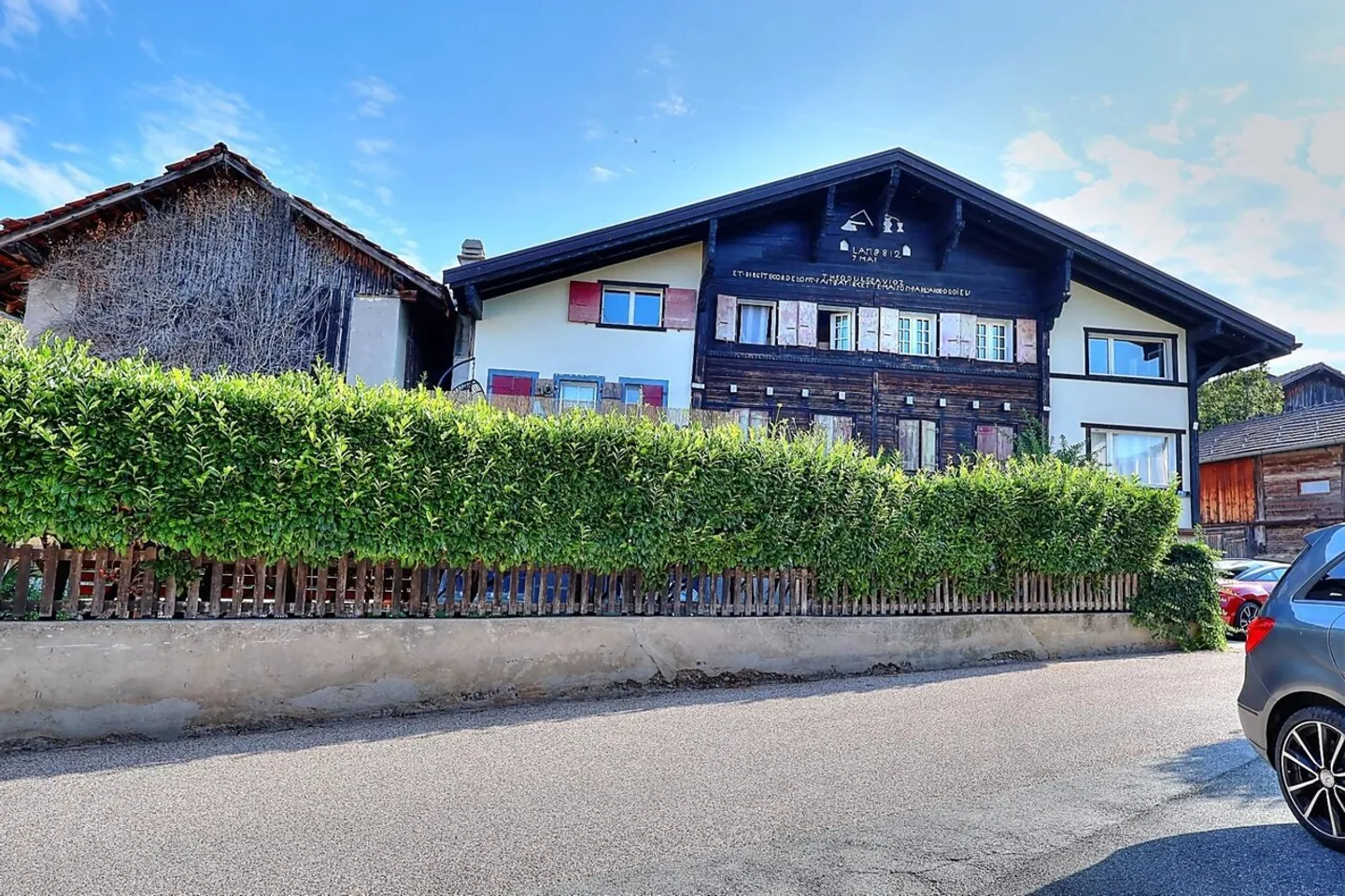 In the heart of the old village, spacious 5.5-room apartment on the top floor - Photo 10 of 10