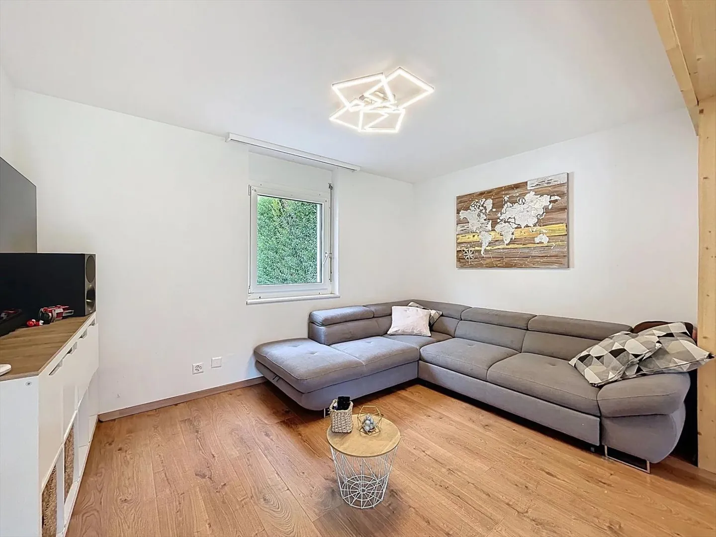 Charmante angrenzende Villa mit großem Garten - Foto 5 von 12