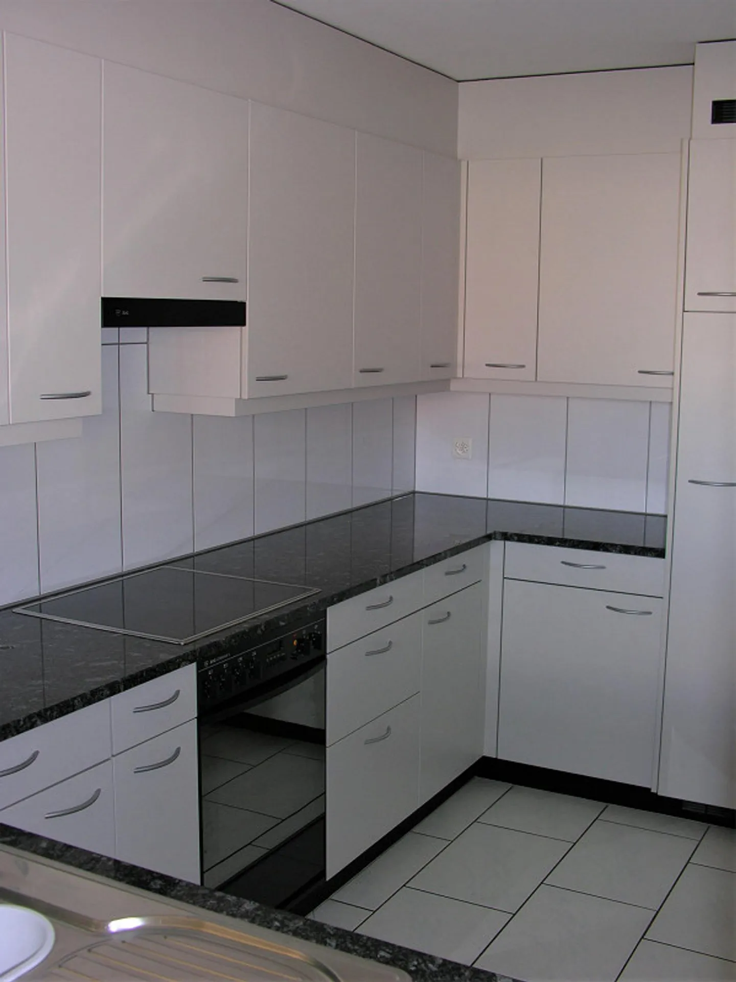 Appartement sous les toits lumineux de 5,5 pièces dans un emplacement calme et central à Mettmens - Photo 5 sur 8