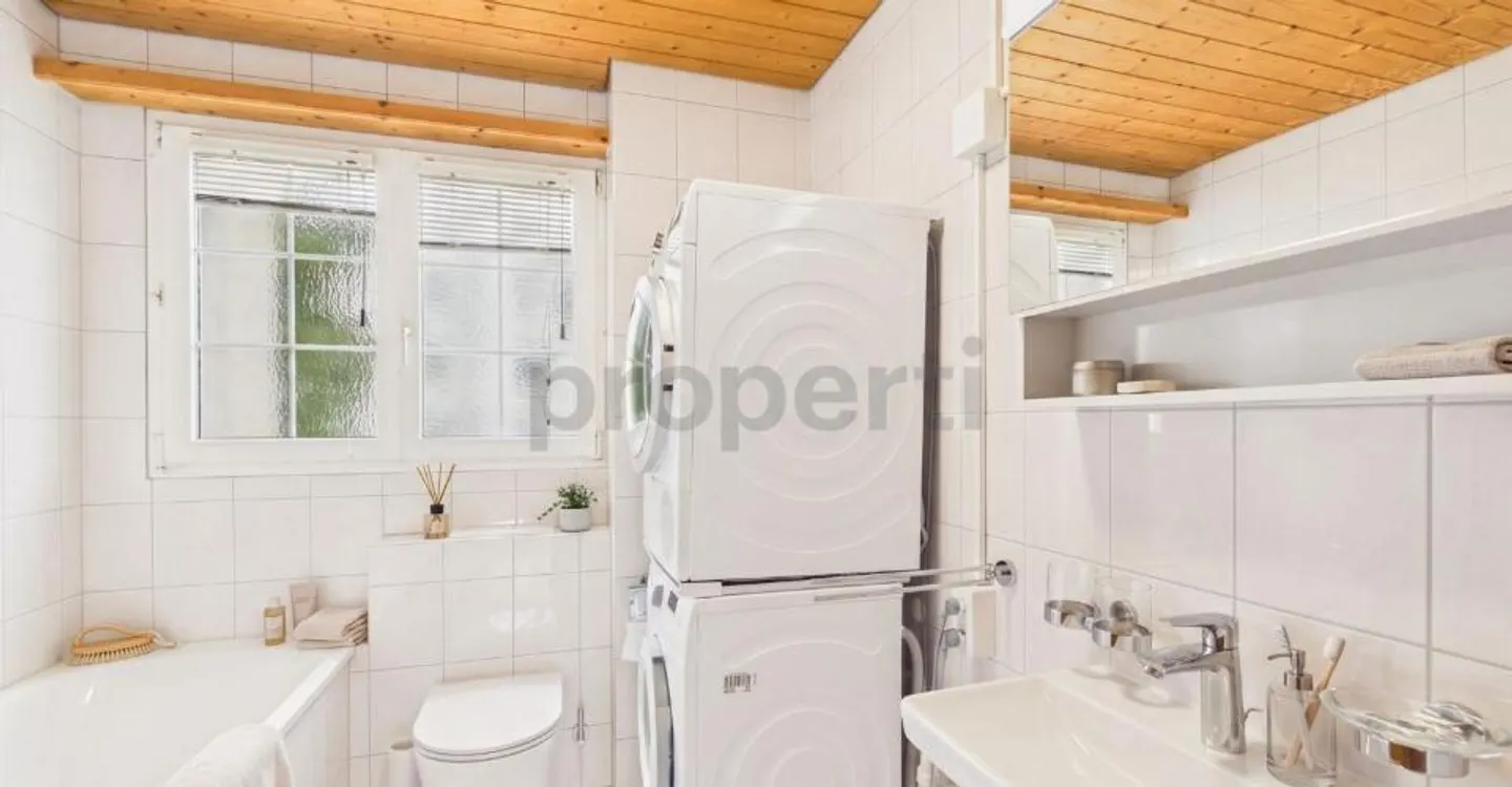 Bright 3-room apartment with dream bathroom, balcony & garage box - Photo 6 of 7