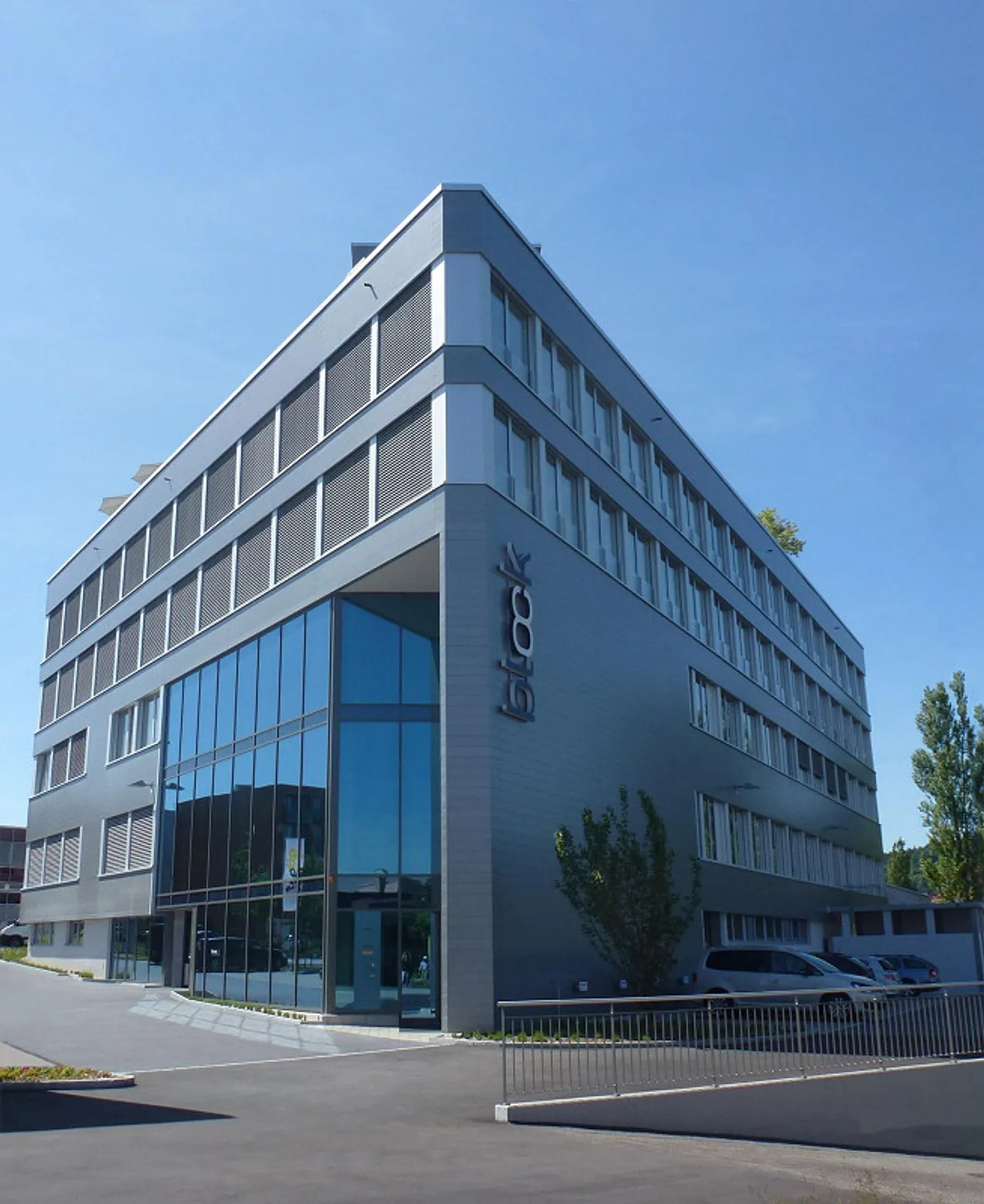 Moderno e rappresentativo edificio per uffici - Foto 1 di 11