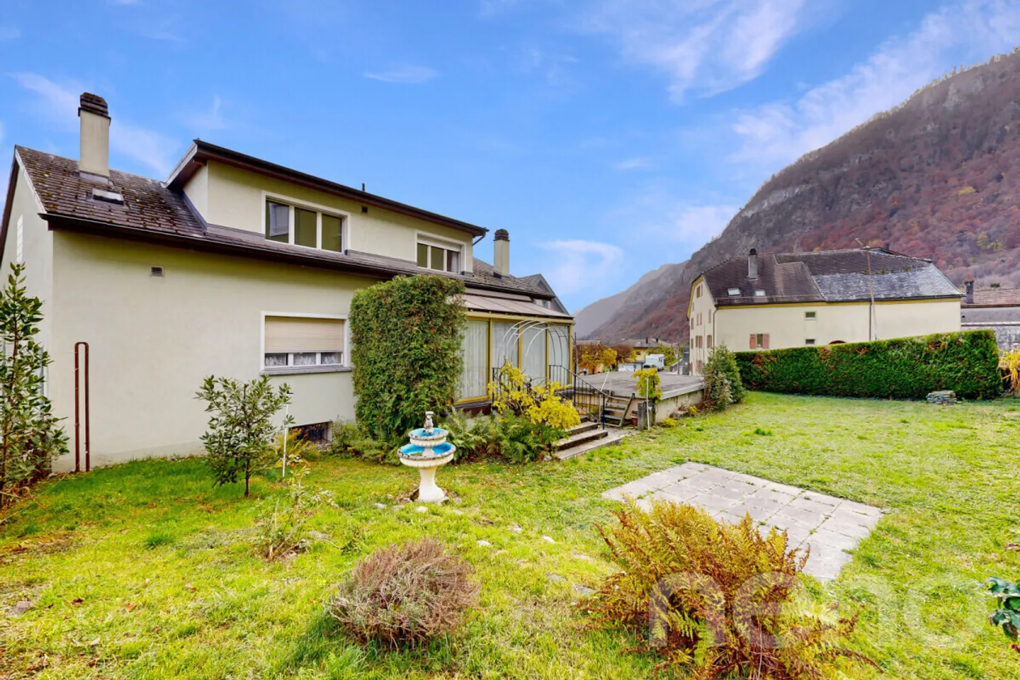Multi-family house with three units in the center of Vouvry - Photo 1 of 12