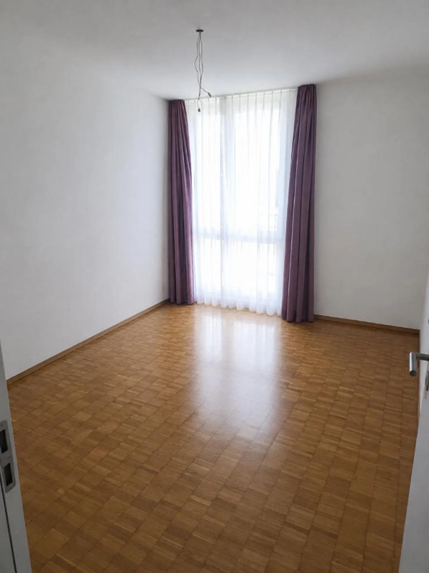 Modern 3.5 room apartment for rent in Igis! - Photo 3 of 9