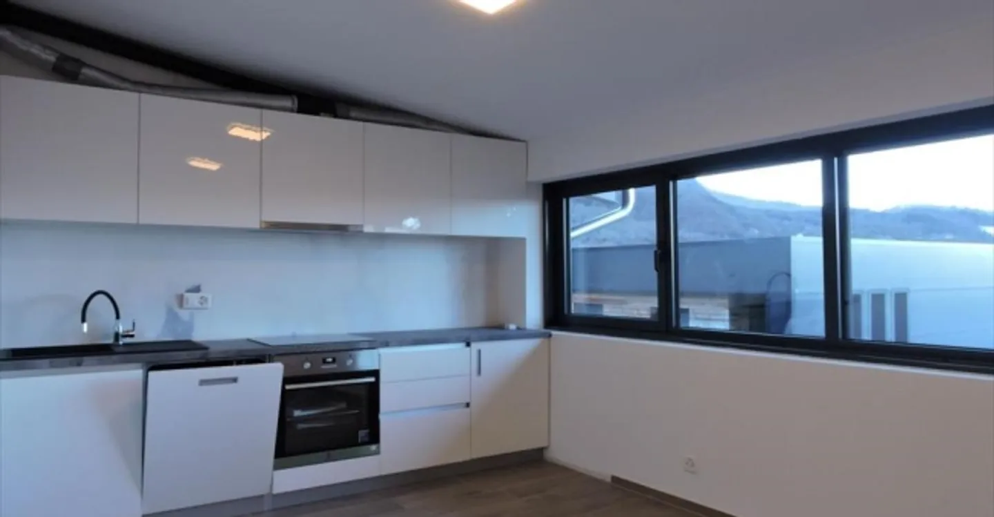 Office space for rent - Photo 3 of 4