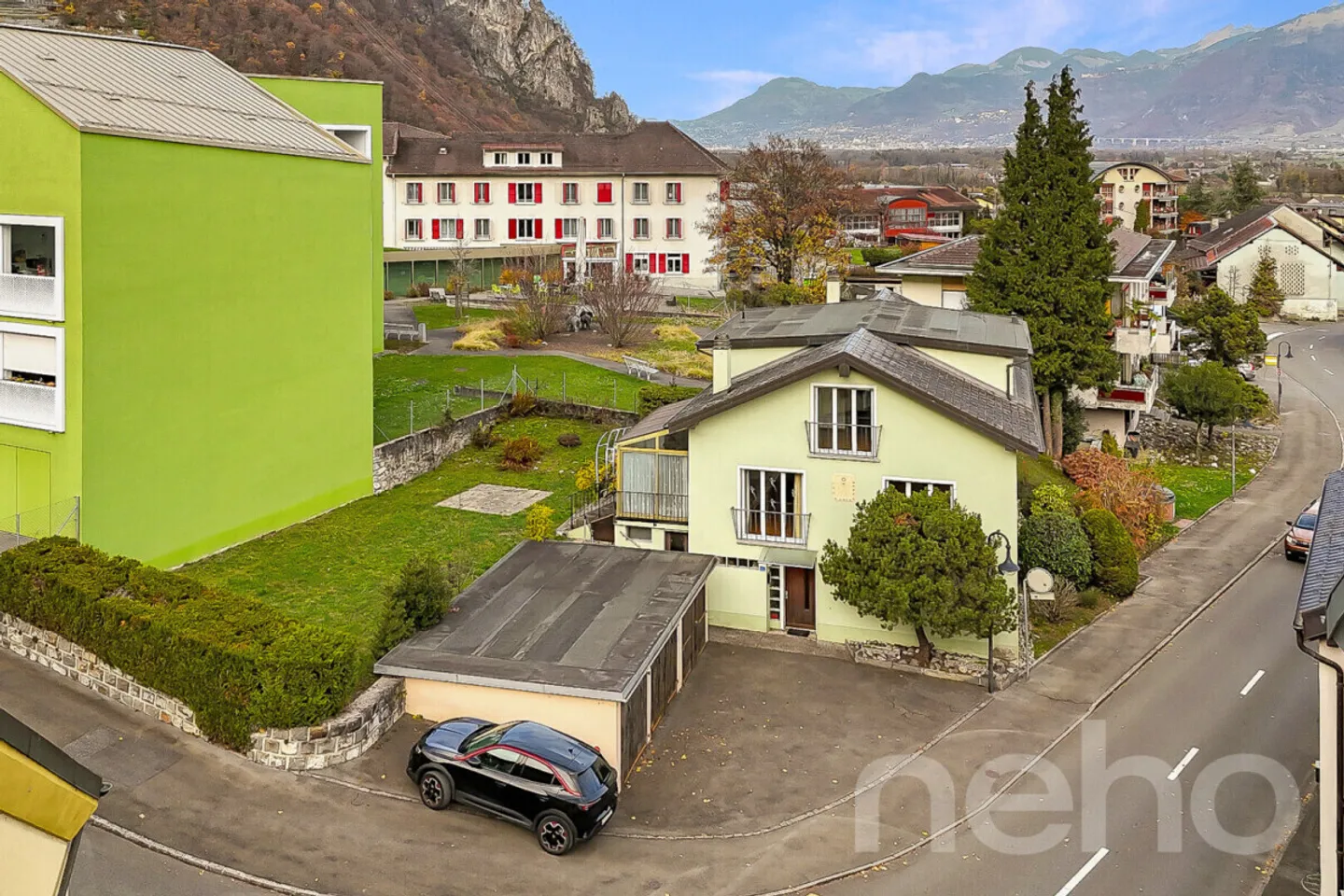 Multi-family house with three units in the center of Vouvry - Photo 11 of 12