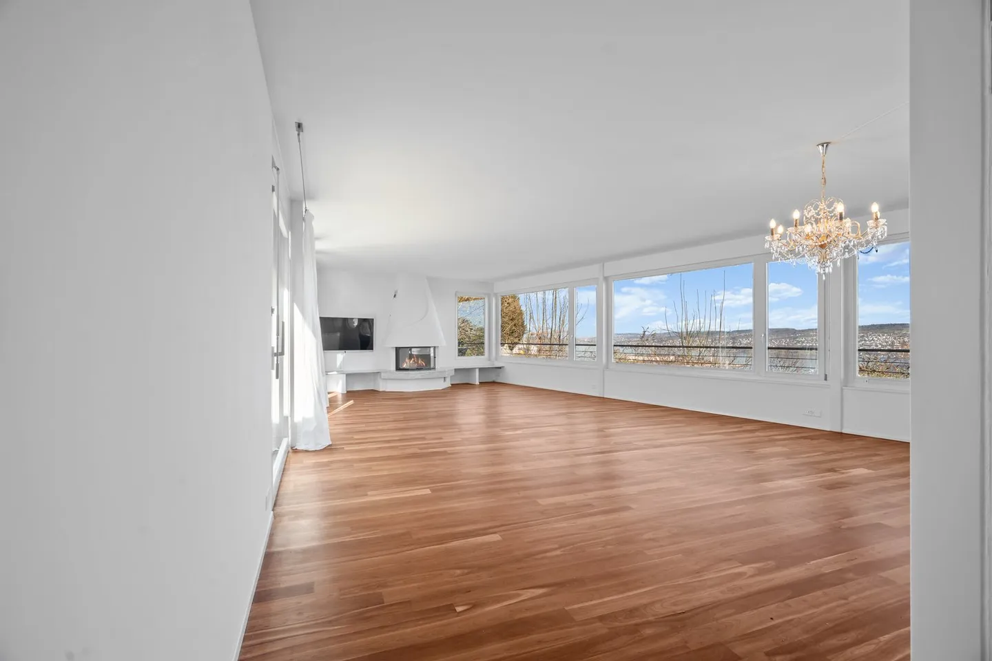 Charming Duplex with Panoramic Views - Photo 2 of 12