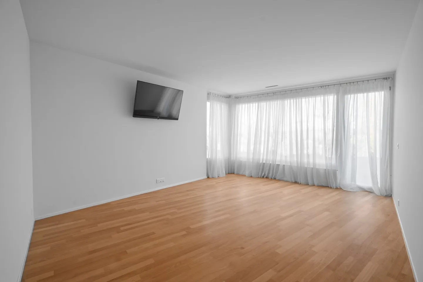 Charming Duplex with Panoramic Views - Photo 9 of 12