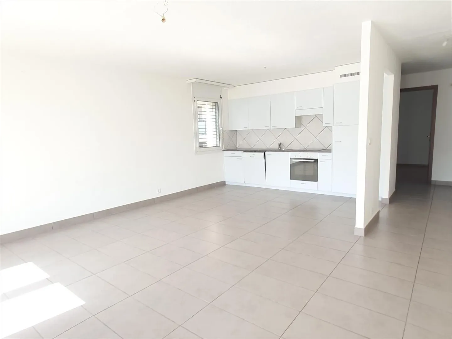 4.5 Room Apartment - Photo 2 of 9