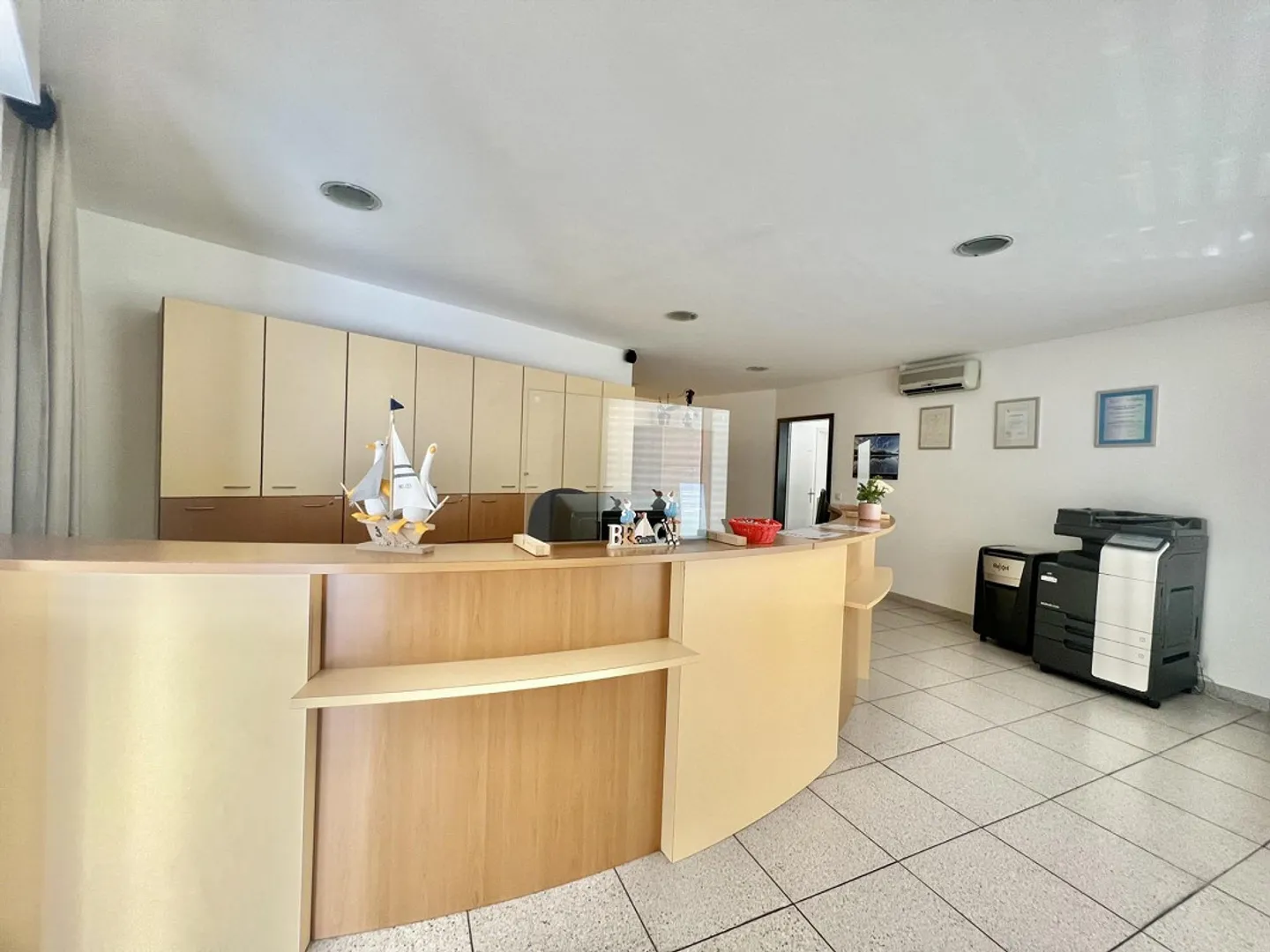 Proprietà in affitto area amministrativa 7 stanze a Vezia - Foto 2 di 9