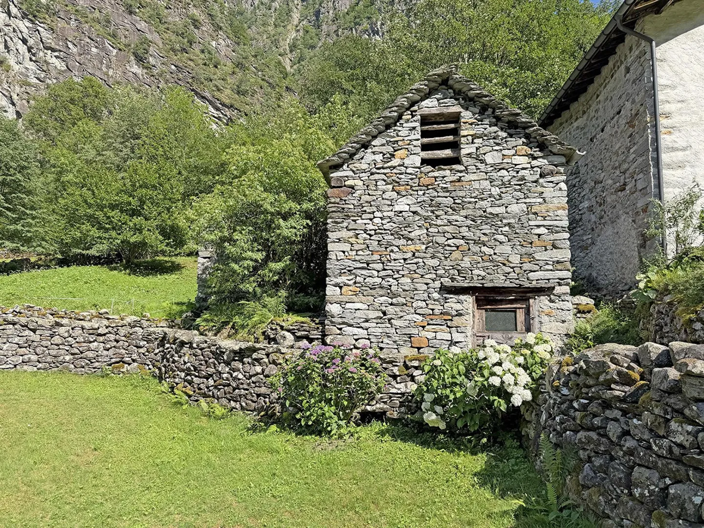 2 Rustico for renovation with building land - Photo 2 of 17