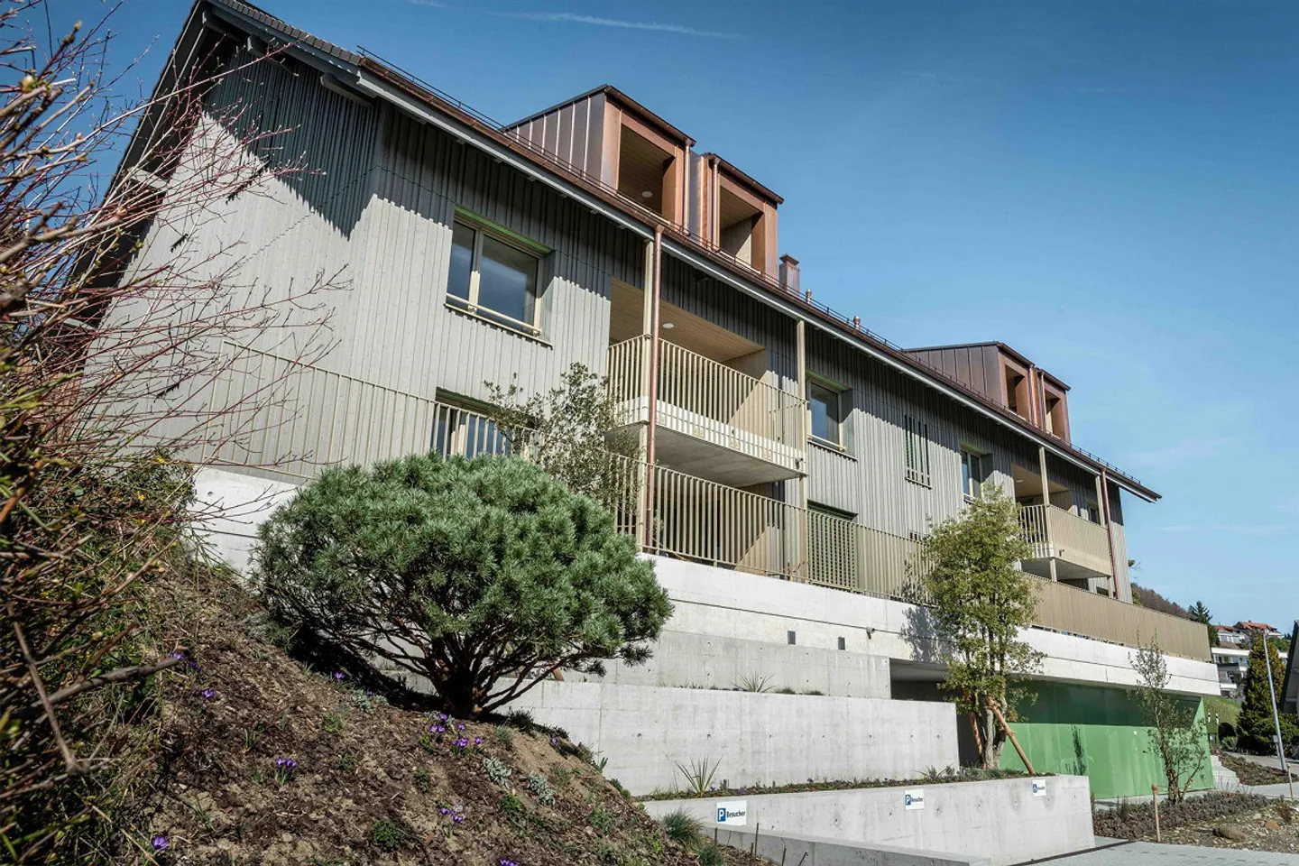 Modernes Mehrfamilienhaus mit Aussicht - Foto 1 von 26