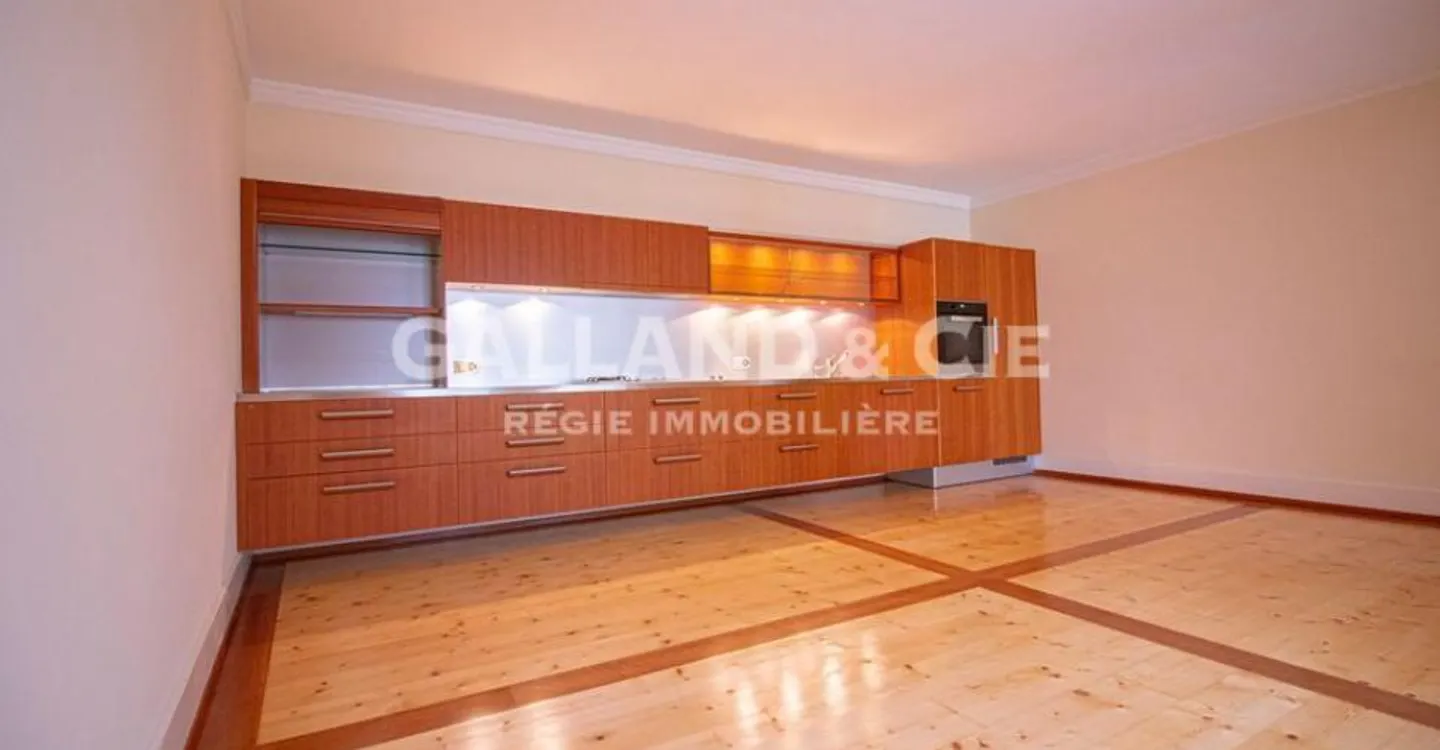 Charming Apartment in Old Town - Photo 4 of 9