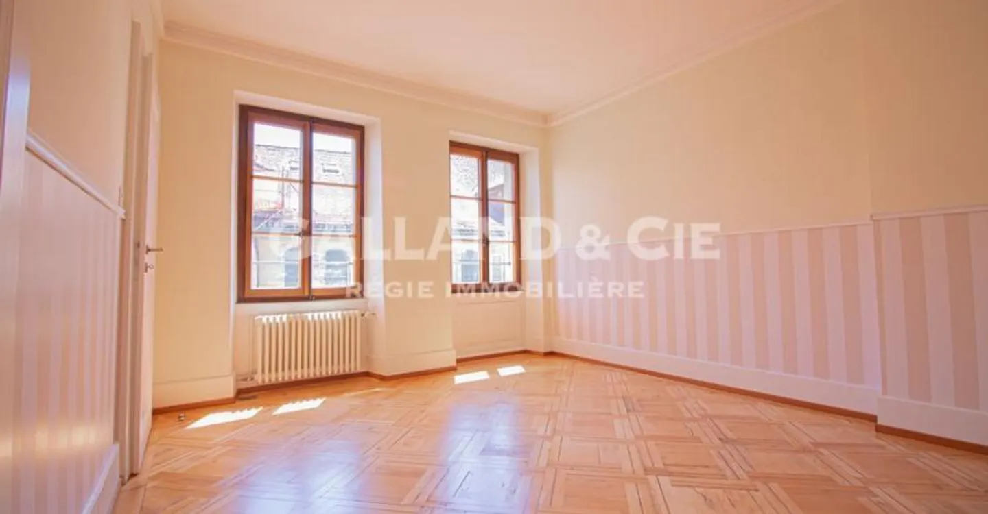 Charming Apartment in Old Town - Photo 5 of 9
