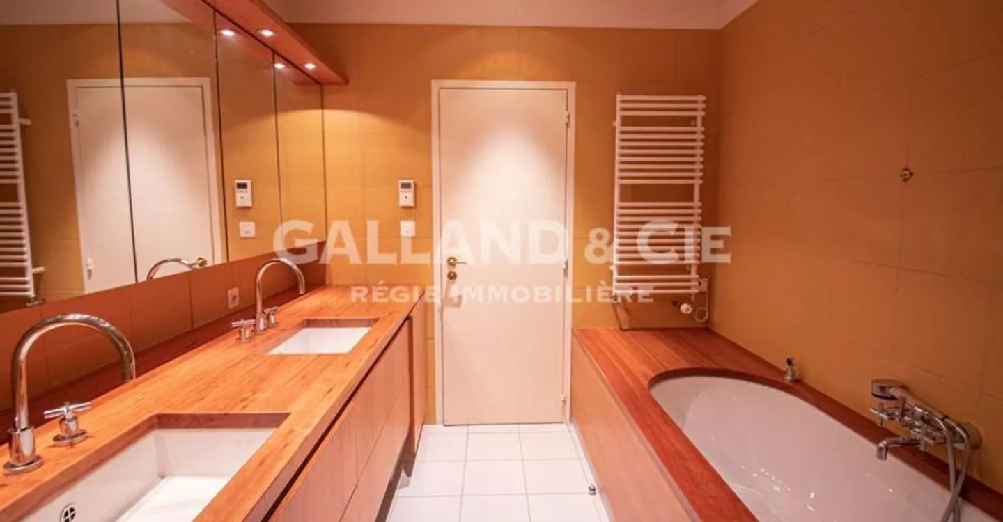 Charming Apartment in Old Town - Photo 6 of 9