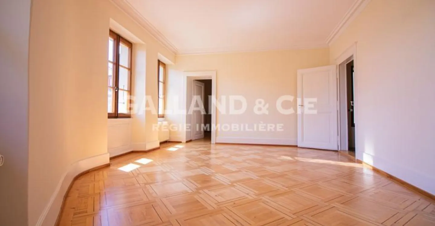 Charming Apartment in Old Town - Photo 8 of 9
