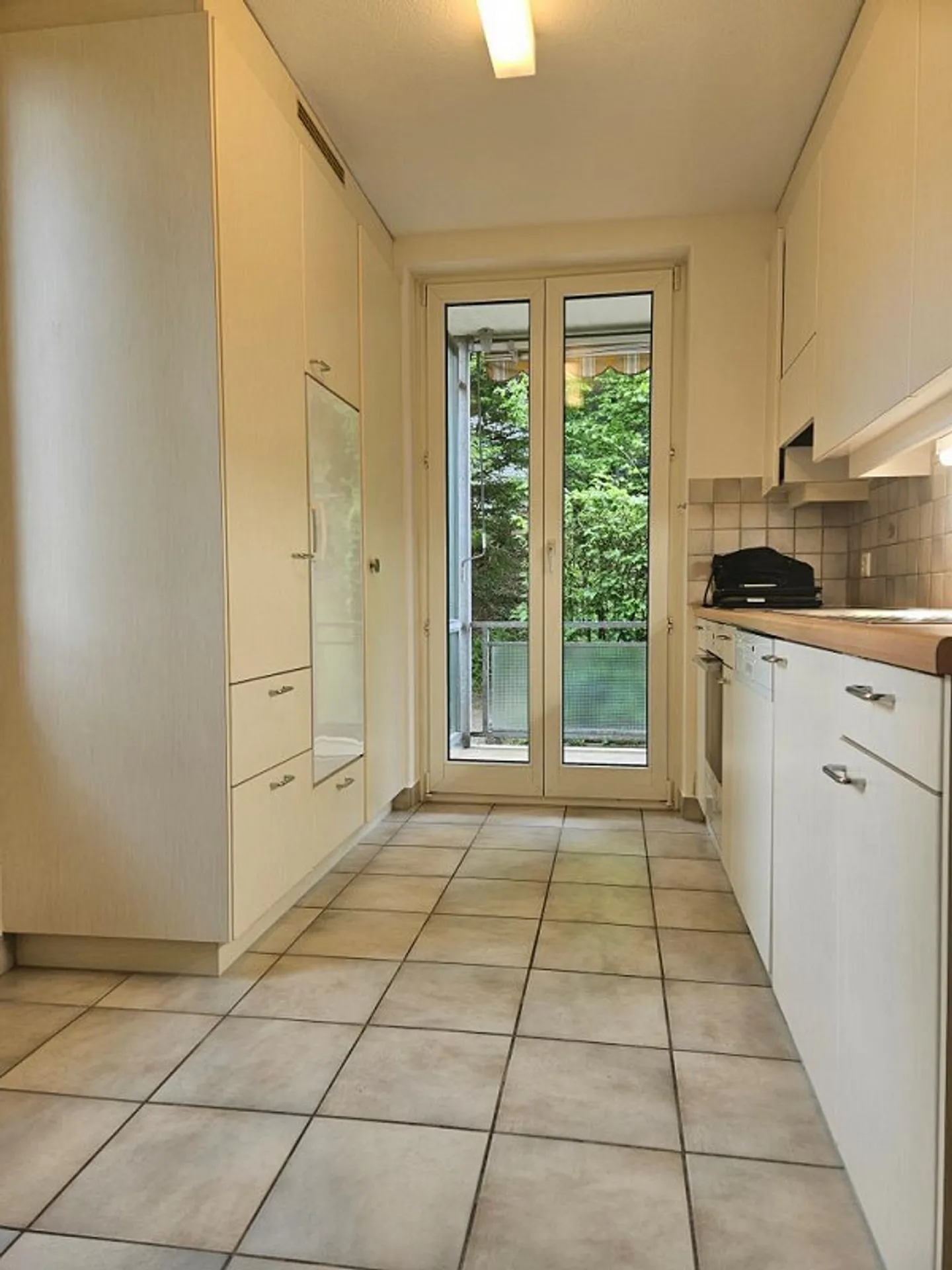 Charming 4-Room Old Building Apartment - Photo 2 of 7