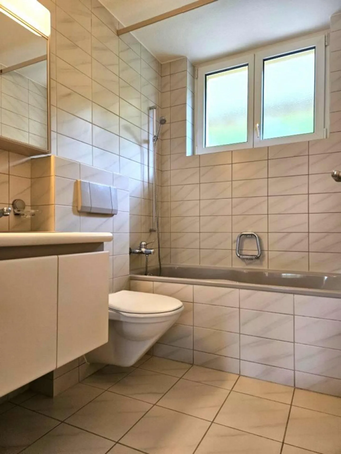 Charming 4-Room Old Building Apartment - Photo 6 of 7