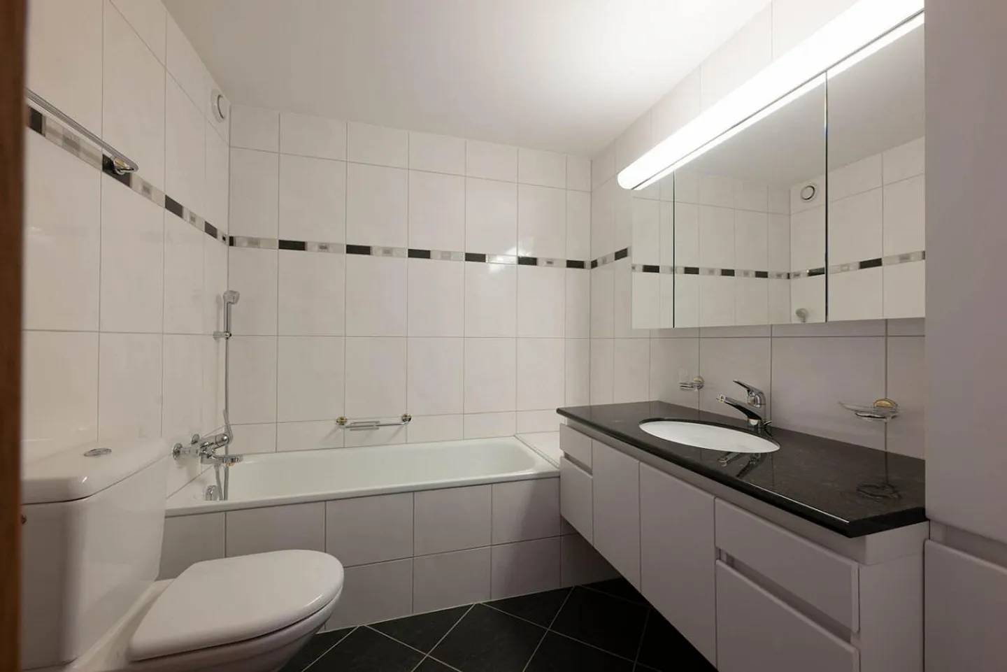 Stilvolle Wohnung mit Hobbyräumen - Foto 5 von 12