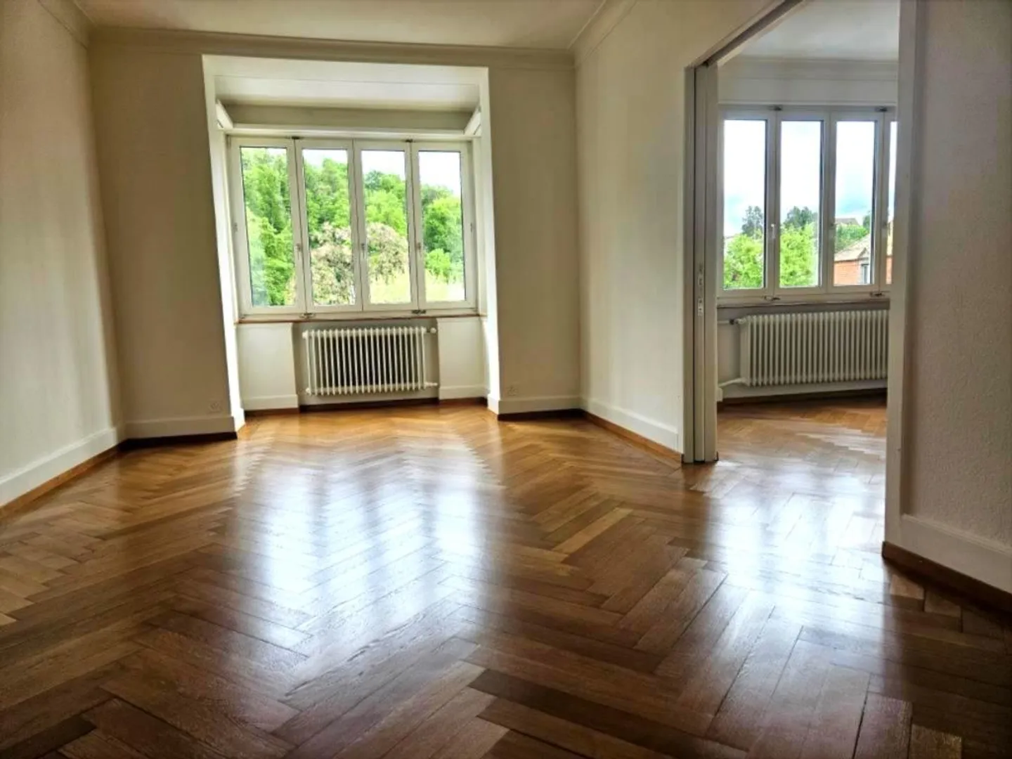 Charming 4-Room Old Building Apartment - Photo 4 of 7