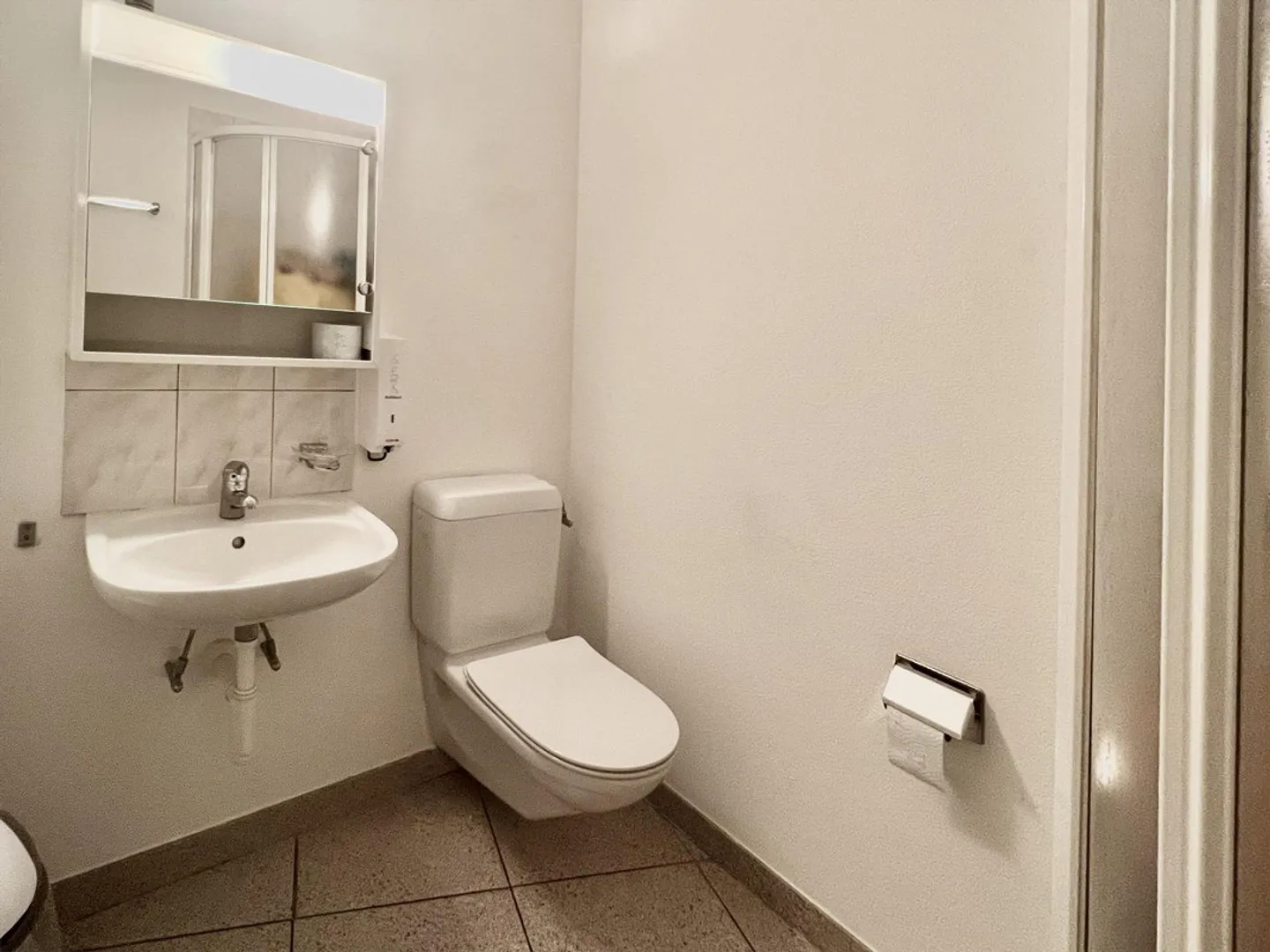 Proprietà in affitto area amministrativa 7 stanze a Vezia - Foto 3 di 9