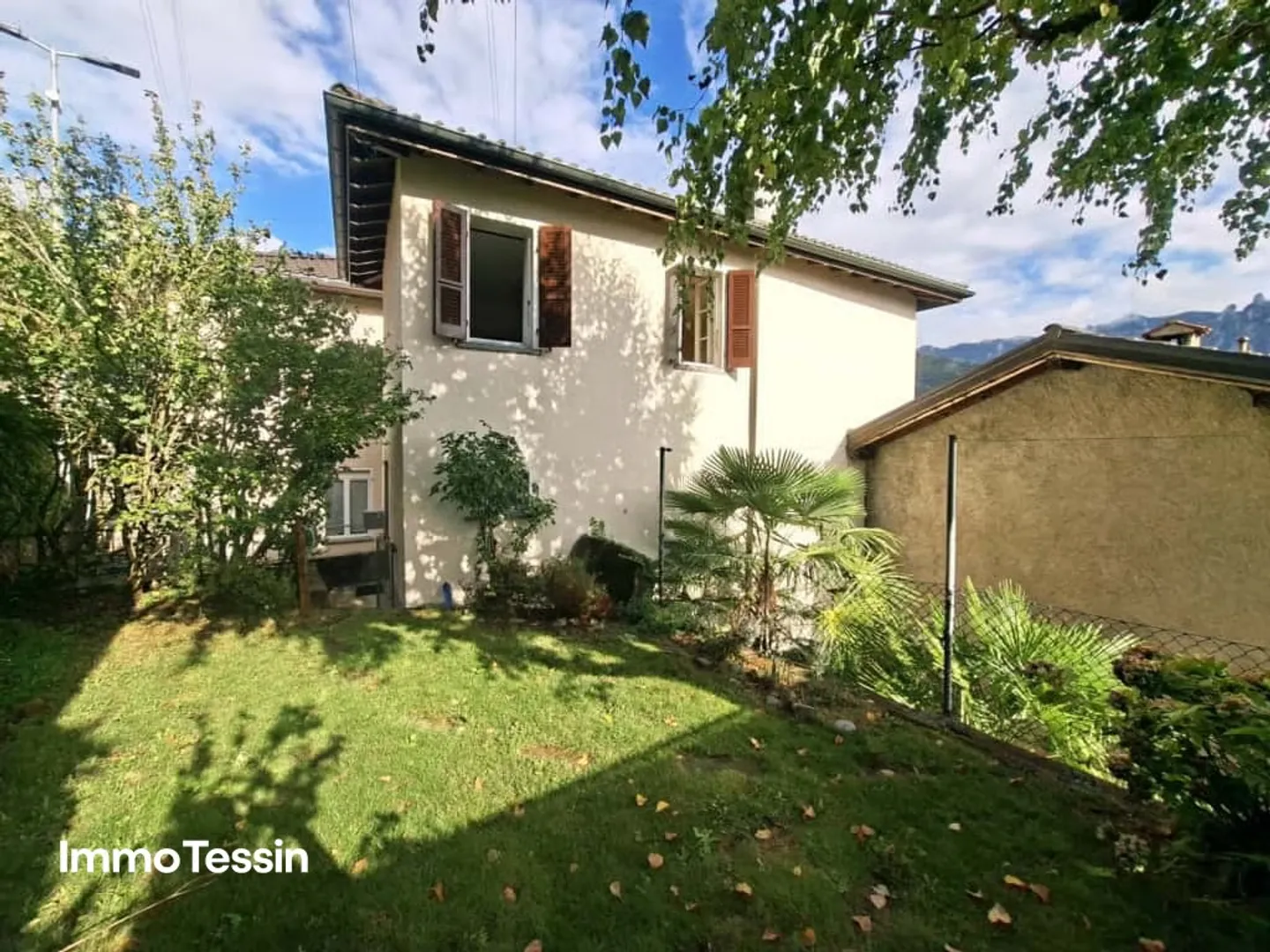 Lovingly renovated house in the heart of the Nucleo of Bidogno with its own garden at a great price - Photo 1 of 13