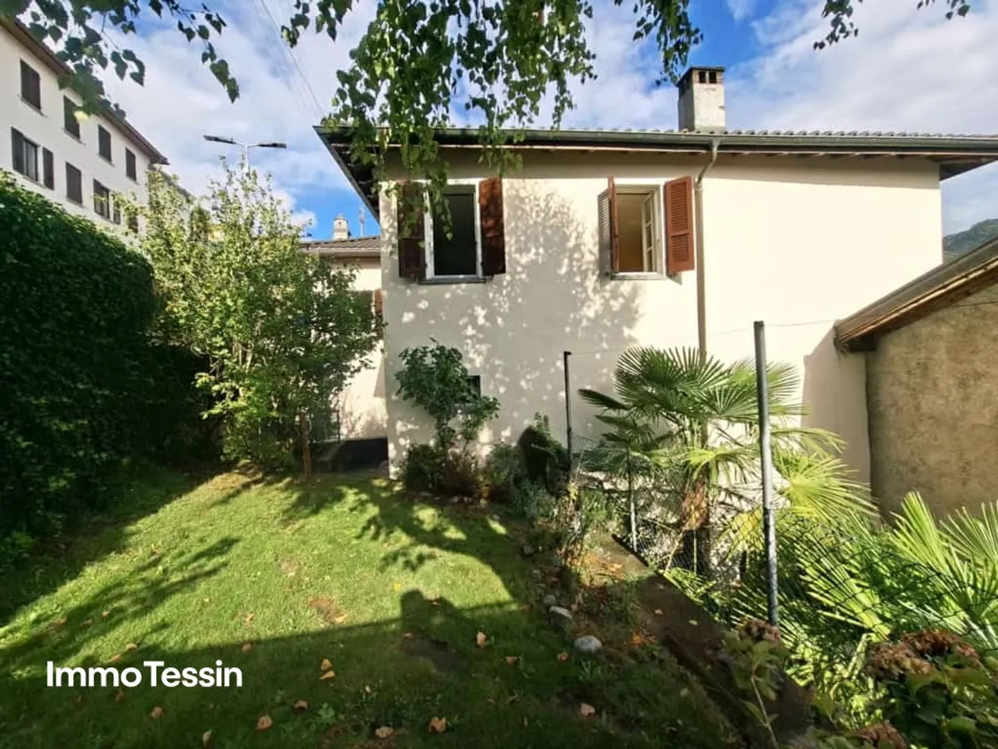 Lovingly renovated house in the heart of the Nucleo of Bidogno with its own garden at a great price - Photo 2 of 13
