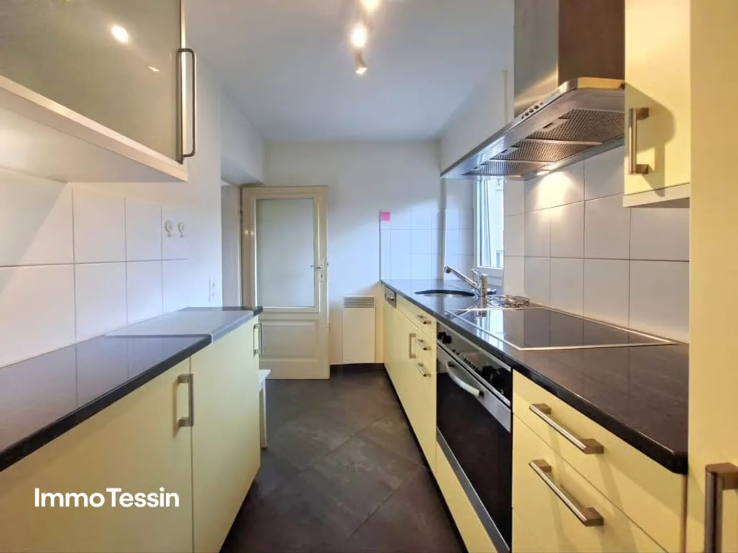 Lovingly renovated house in the heart of the Nucleo of Bidogno with its own garden at a great price - Photo 13 of 13