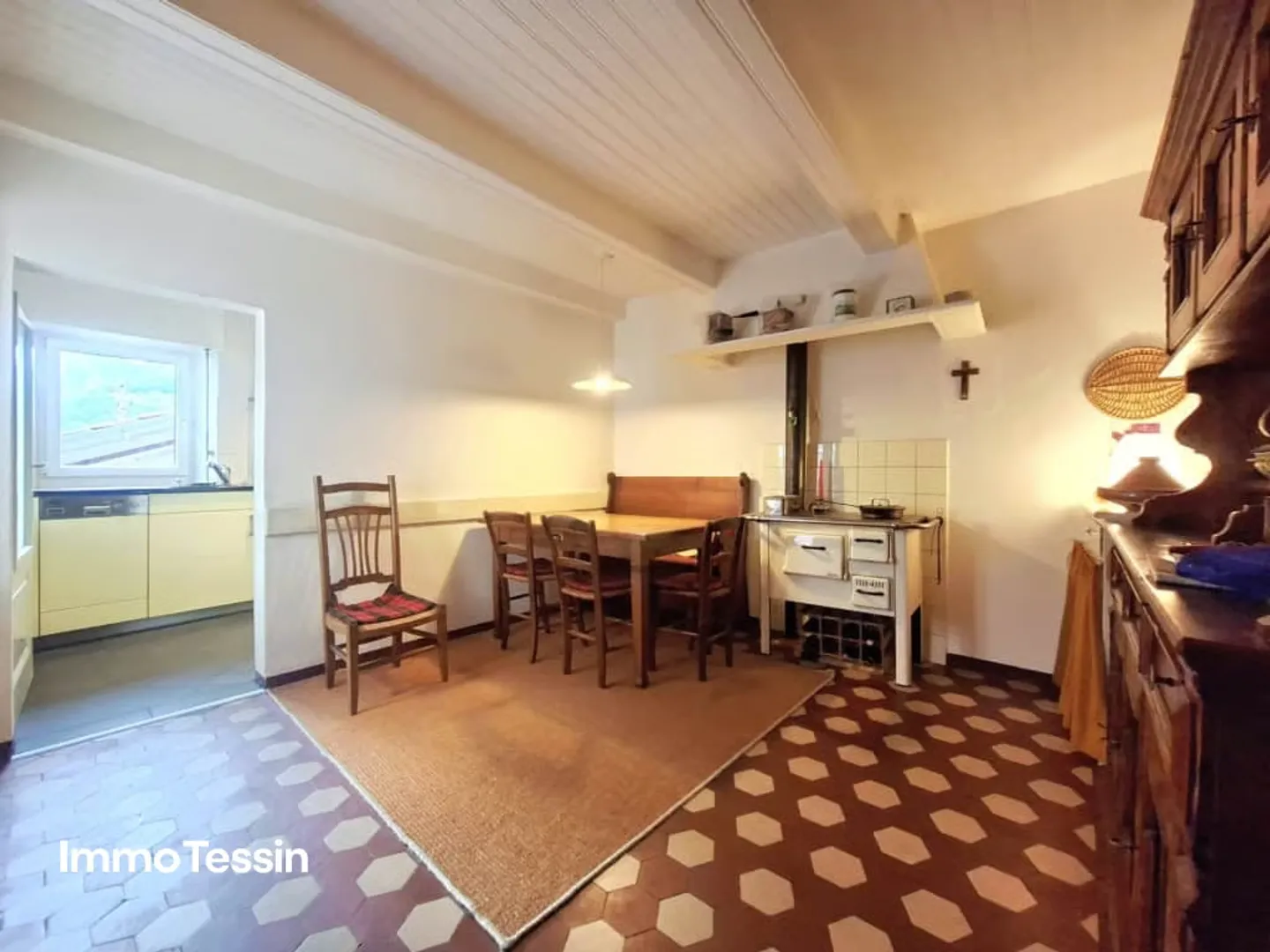 Lovingly renovated house in the heart of the Nucleo of Bidogno with its own garden at a great price - Photo 7 of 13