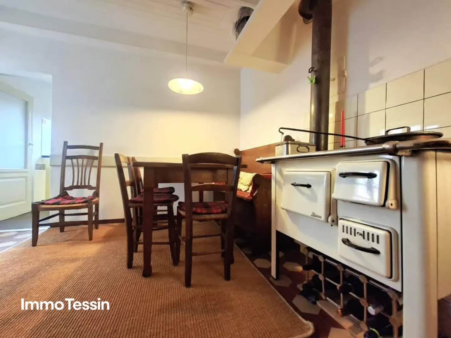 Lovingly renovated house in the heart of the Nucleo of Bidogno with its own garden at a great price - Photo 8 of 13