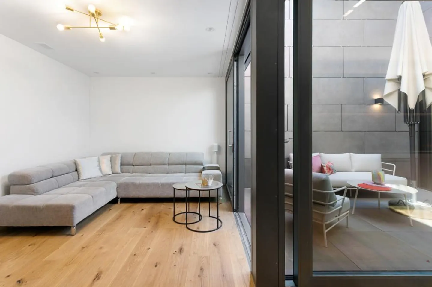 CENTRAL, STYLISH AND SPACIOUS - Photo 4 of 10