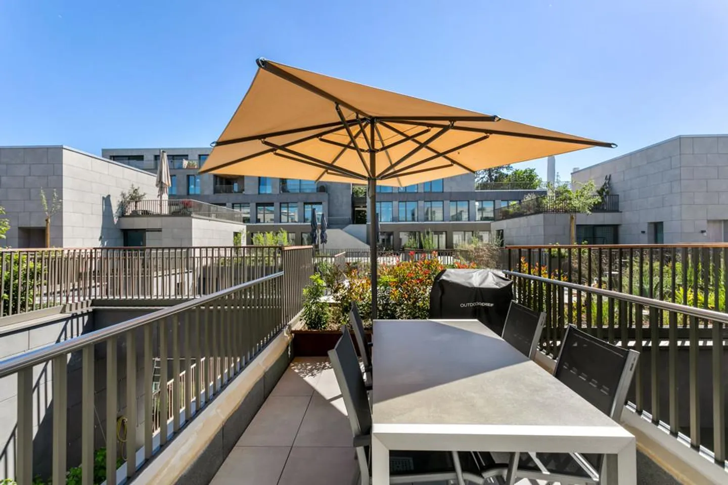 CENTRAL, STYLISH AND SPACIOUS - Photo 7 of 10