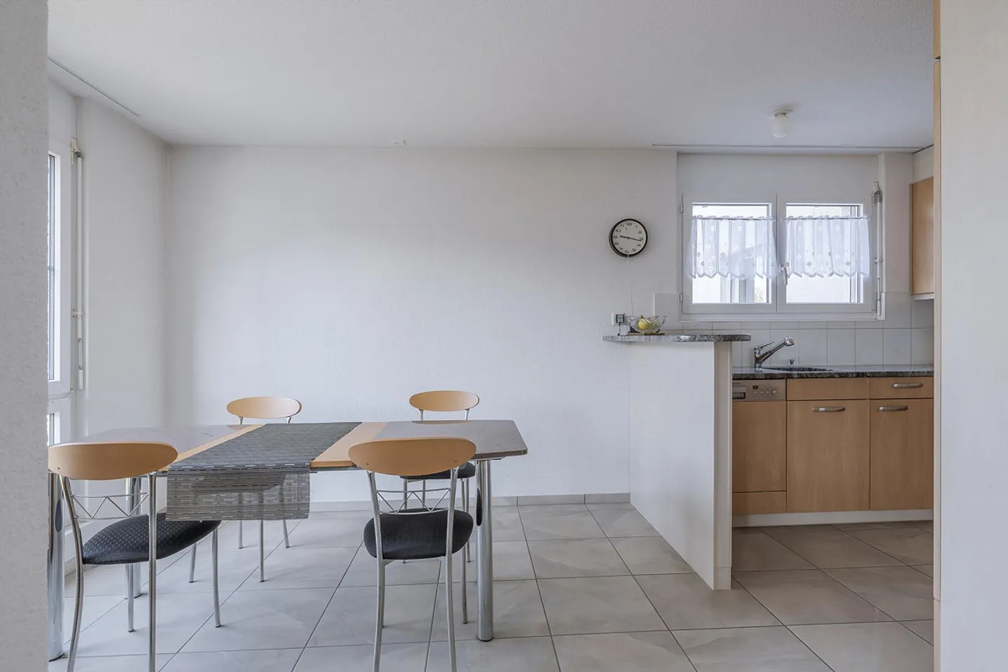 Appartamento attraente di 4½ locali con grande balcone - Urtenen-Schönbühl - Foto 3 di 11