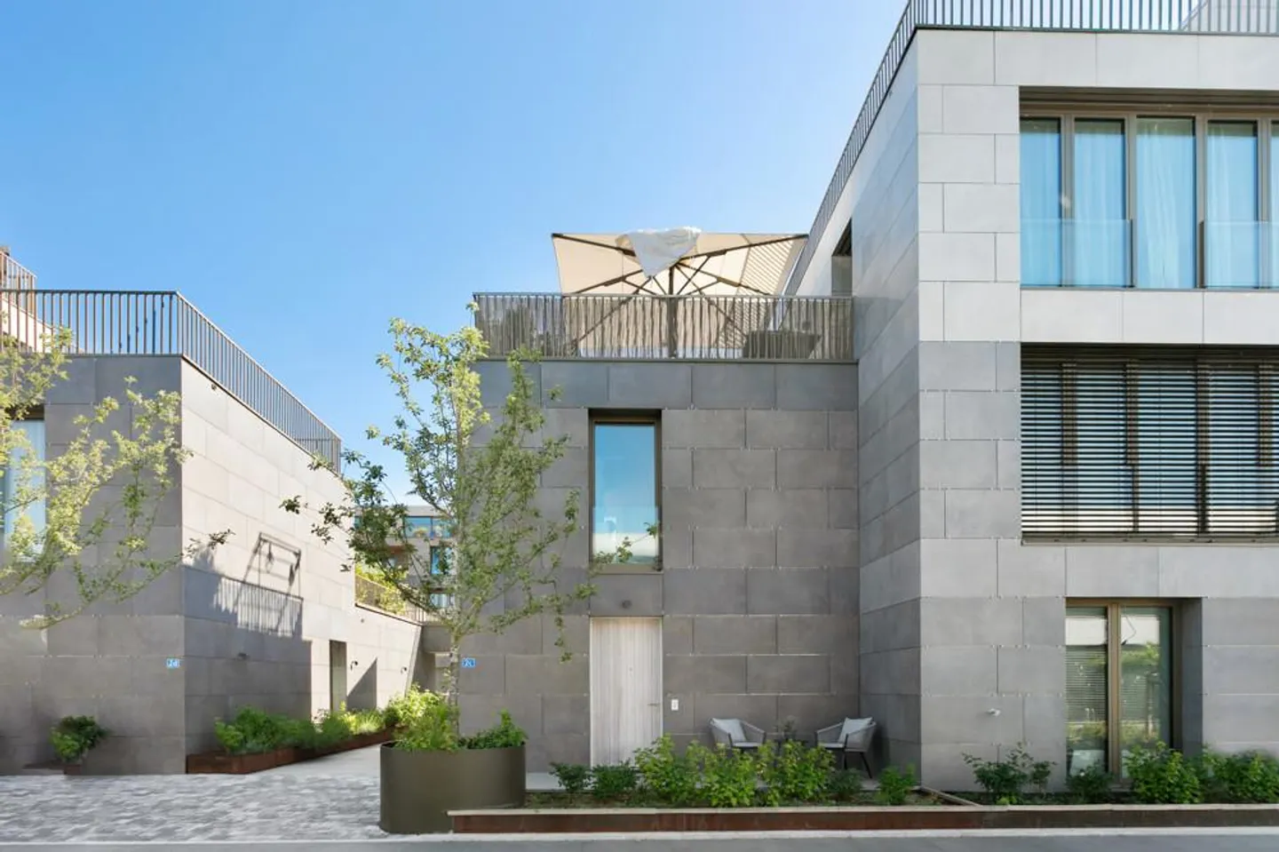 CENTRAL, STYLISH AND SPACIOUS - Photo 8 of 10