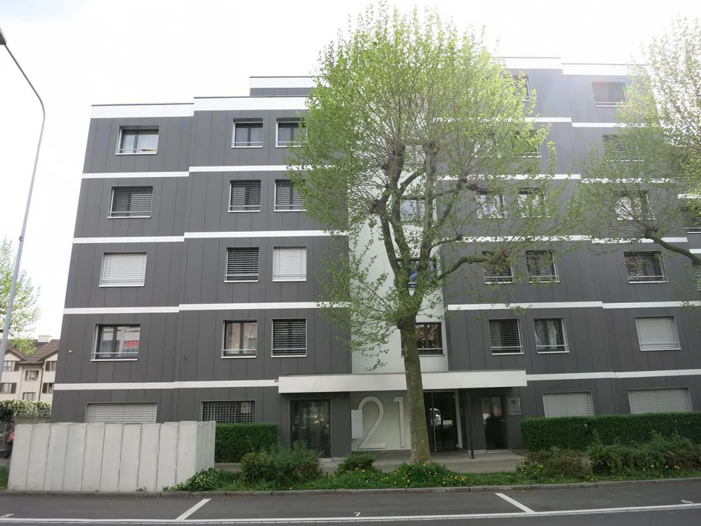 Commercial property for rent in the center of Geroldswil! - Photo 1 of 11