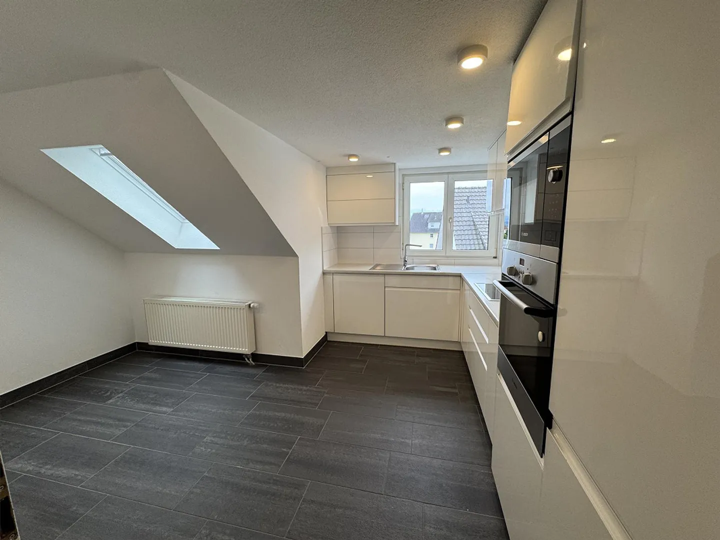 Charming 4.5-room attic apartment in Sommeri - Photo 2 of 10