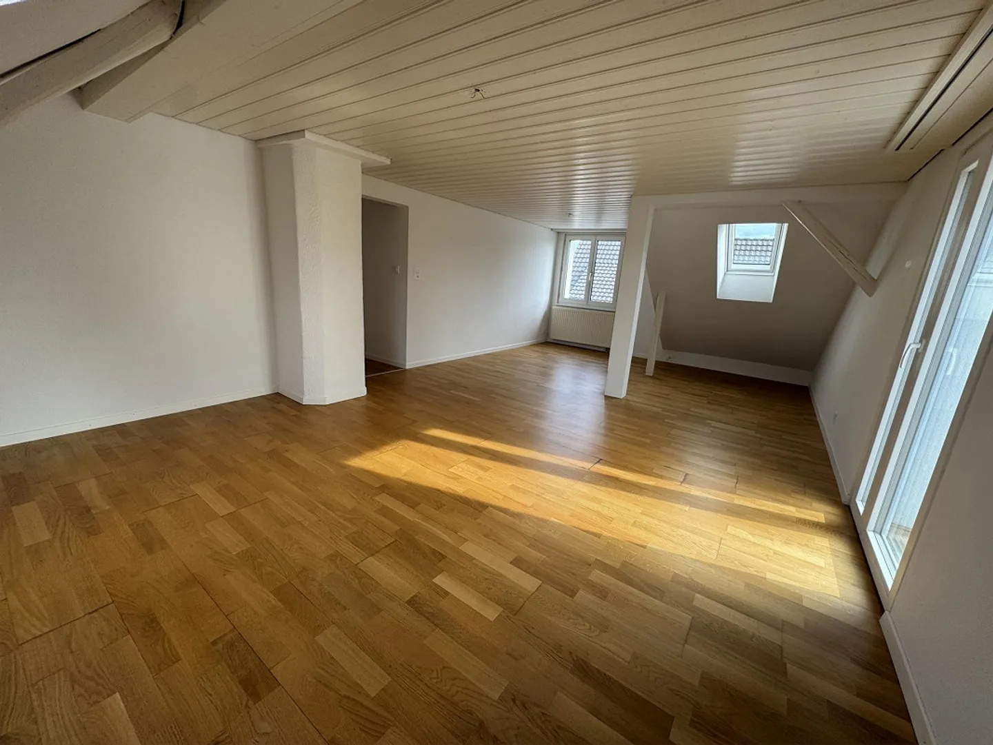 Charming 4.5-room attic apartment in Sommeri - Photo 4 of 10